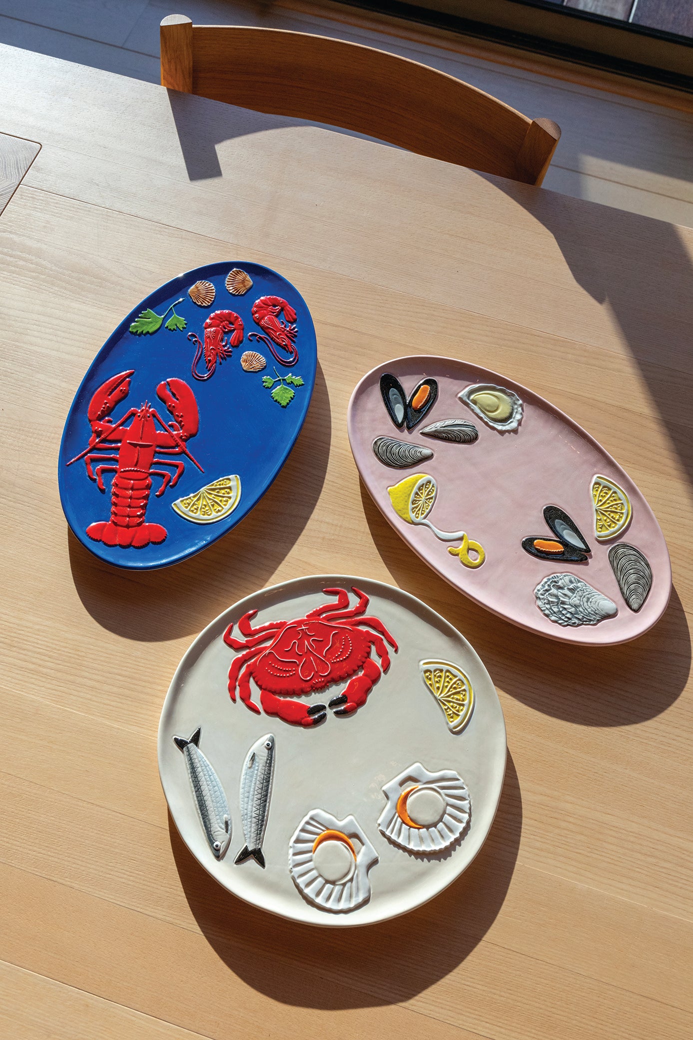 Beige DE LA MER CRAB Platter with Red
