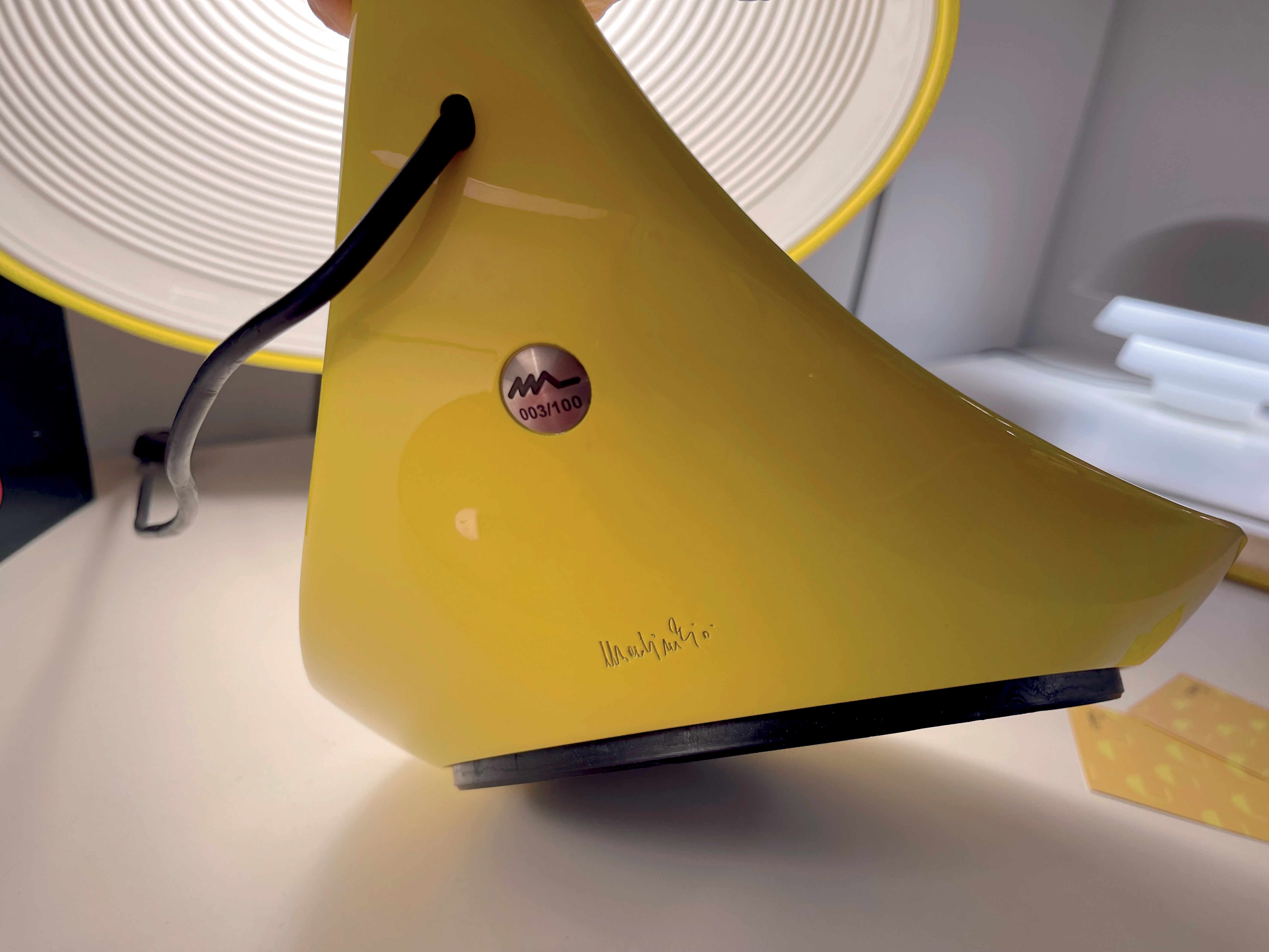 Cobra Table Lamp 100 in Glossy Yellow