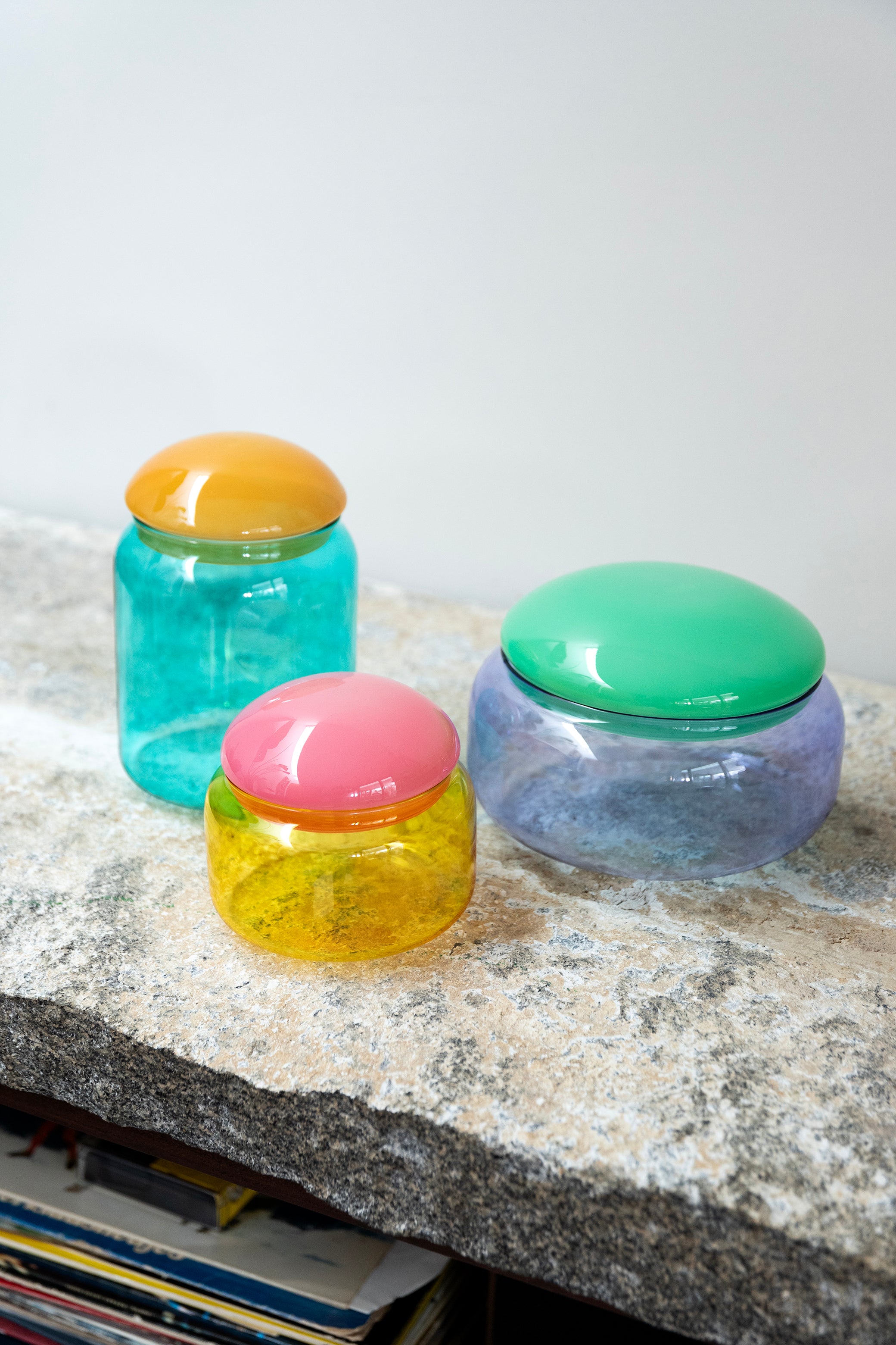 Glass container PUFFY purple with green lid