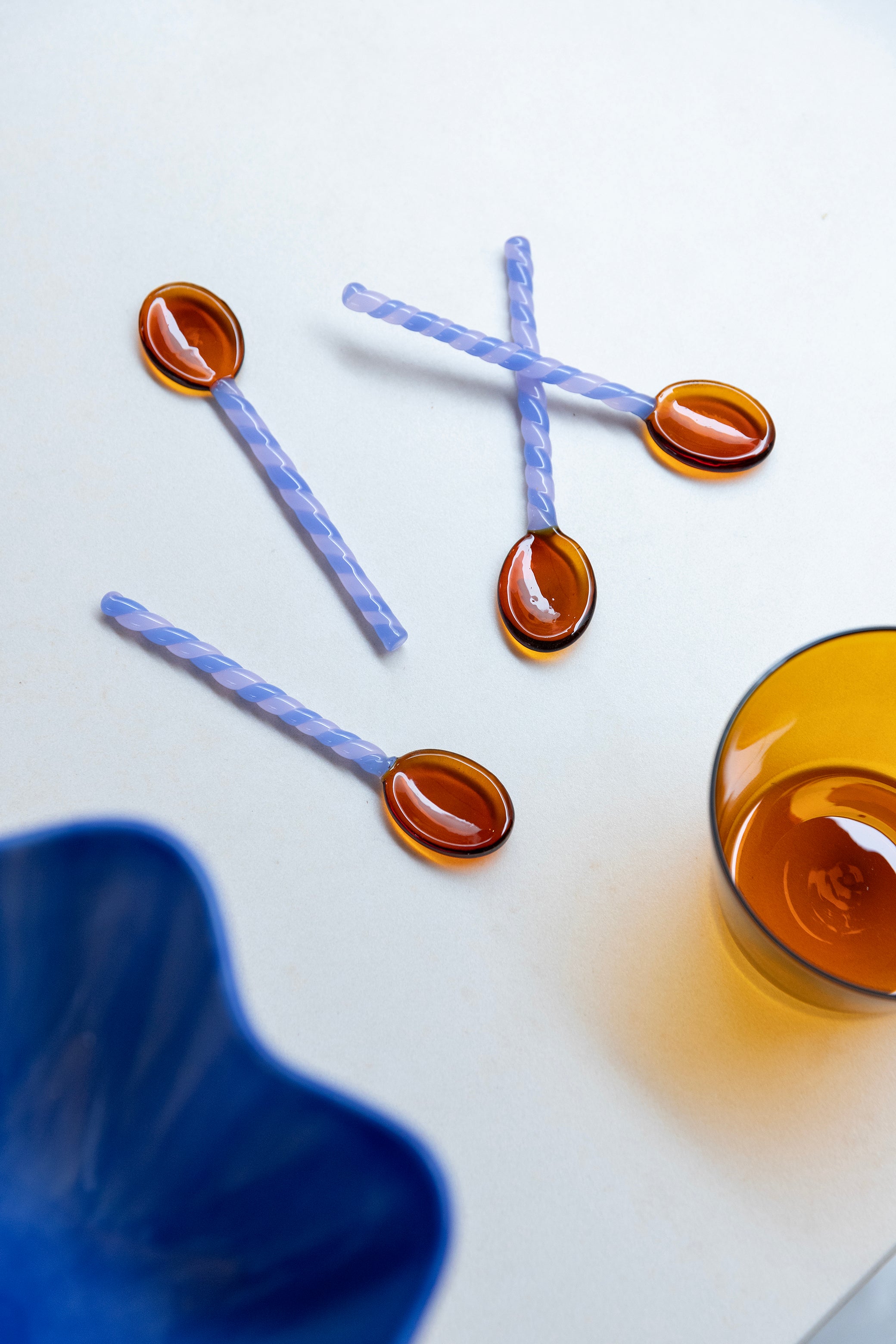 Set von Löffeln DUET bernsteinfarben mit lila