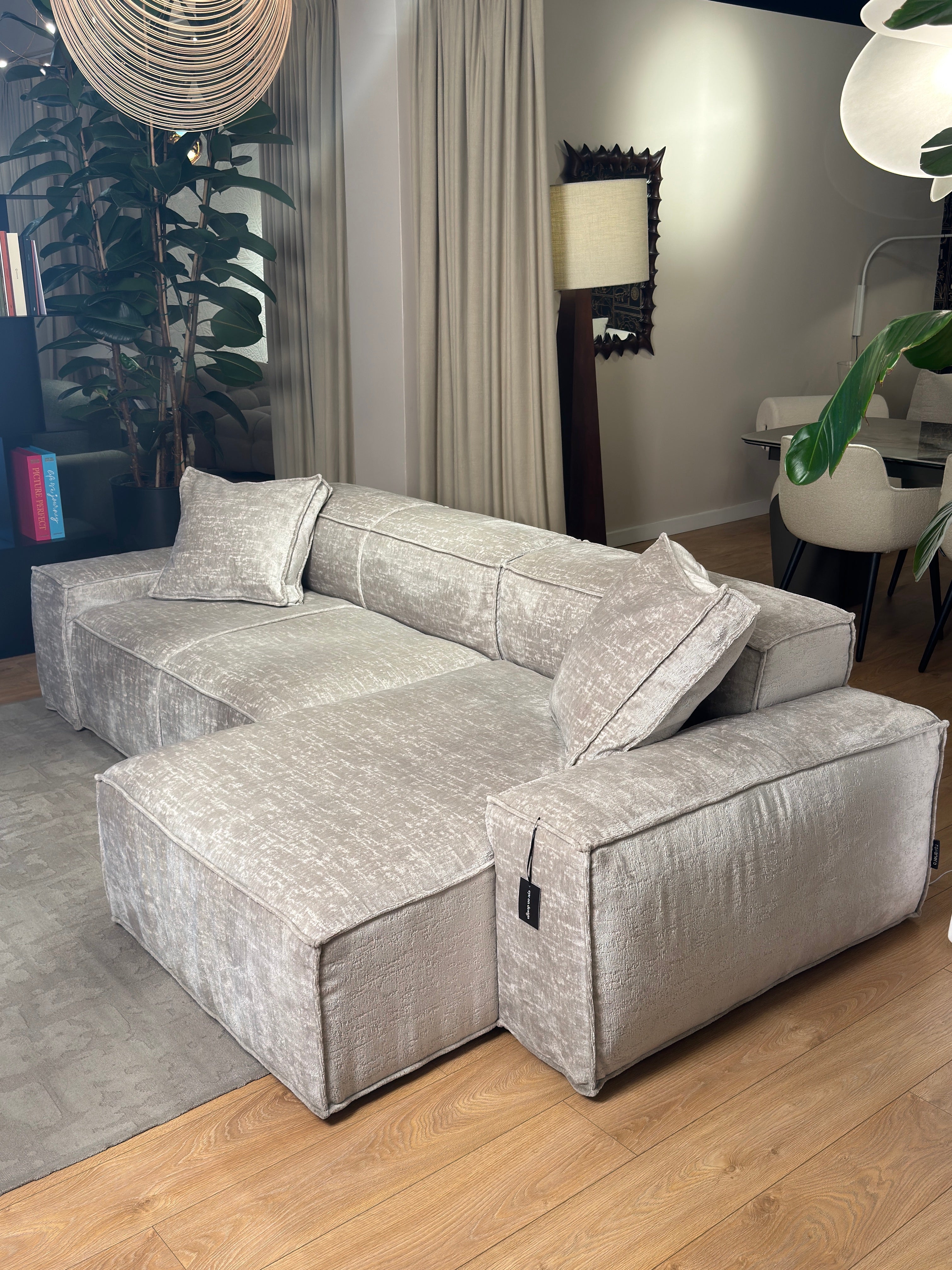 Corner sofa with 2 CUSHIONS in gray Smeraldo fabric - display model