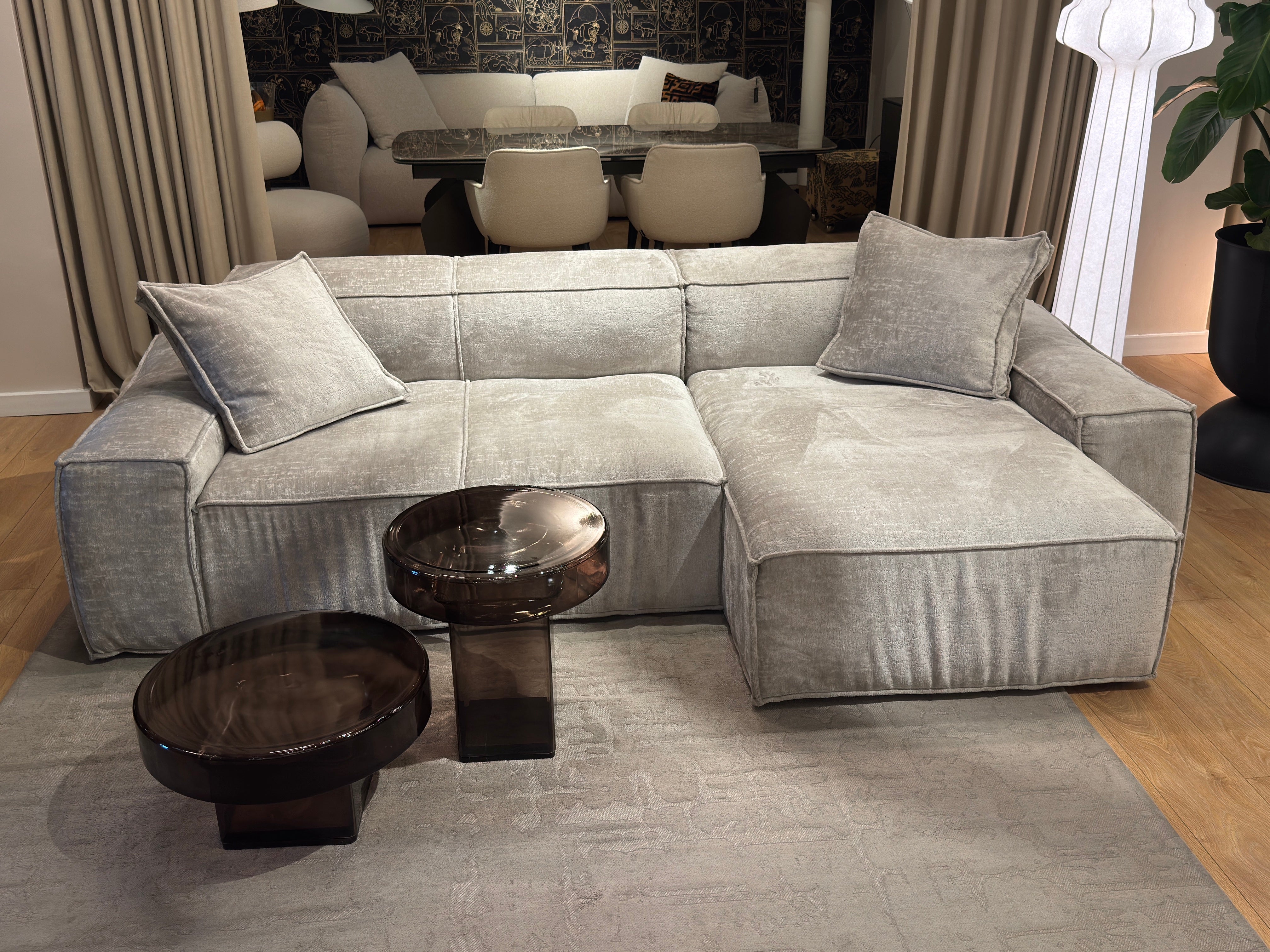 Corner sofa with 2 CUSHIONS in gray Smeraldo fabric - display model