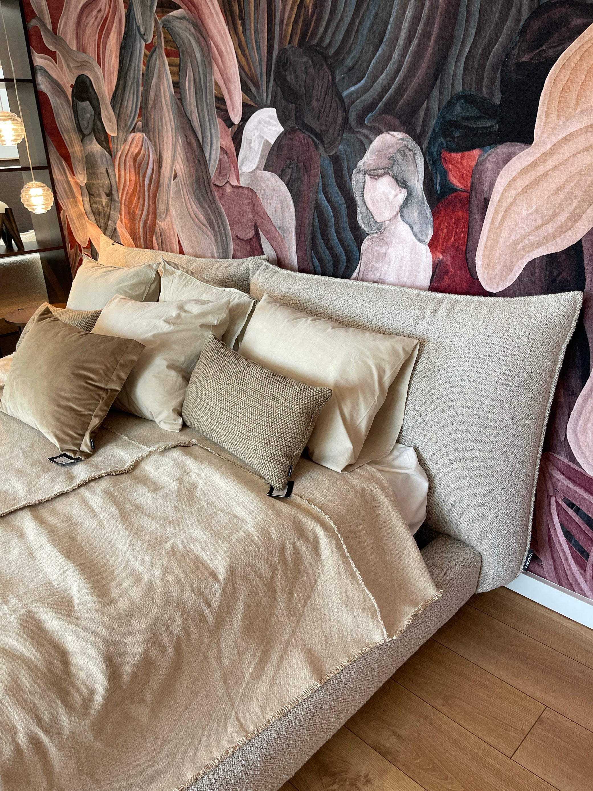 JOY bed in TISSO 04 fabric