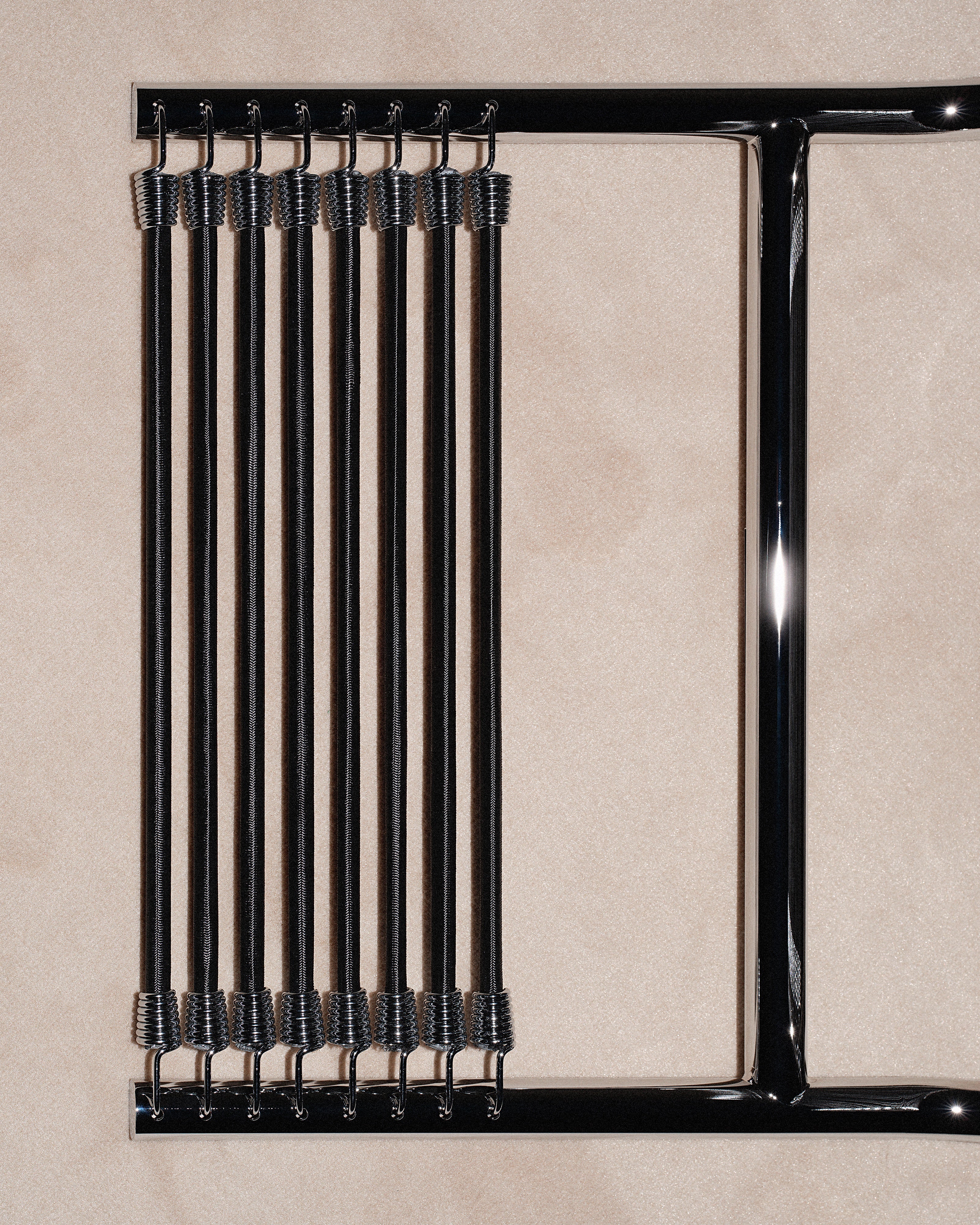 SANDOWS Chair N°212 in black with a steel base