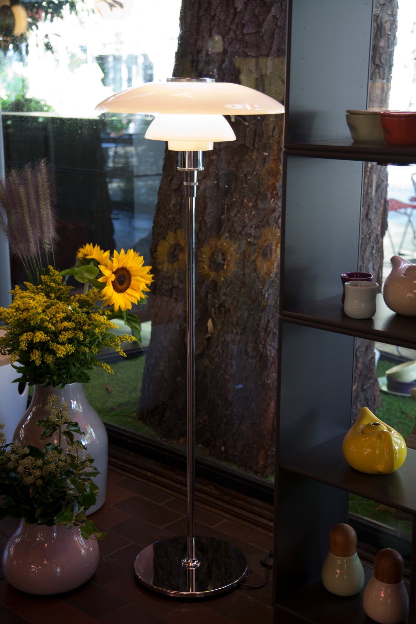 Stehlampe PH 4½-3½ weiß mit verchromtem Fuß