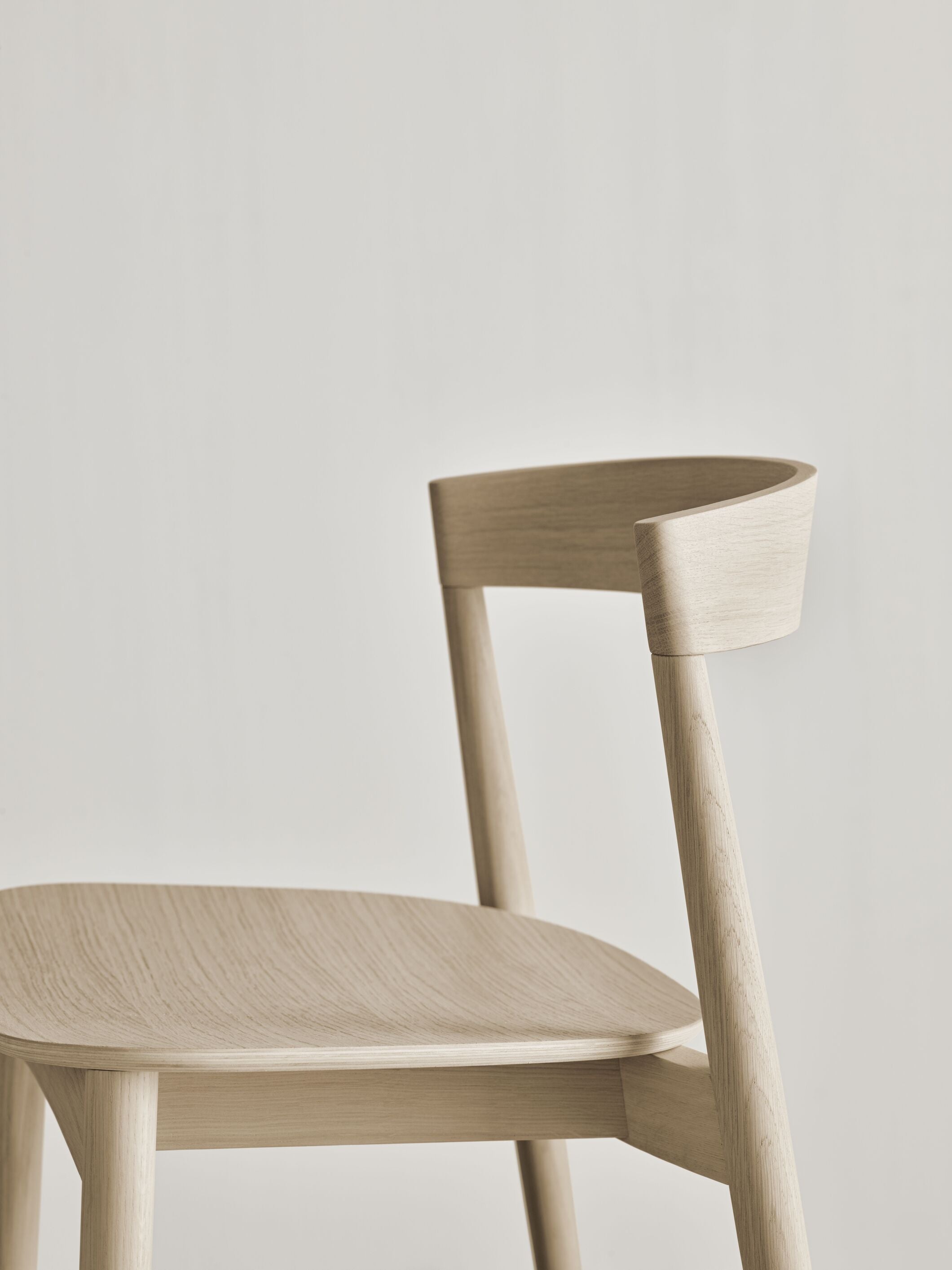 Chair kite whitened oak wood