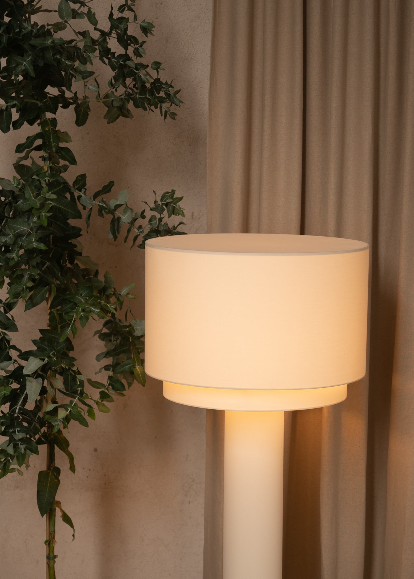 Alabaster White Floor Lamp KOLUMNO
