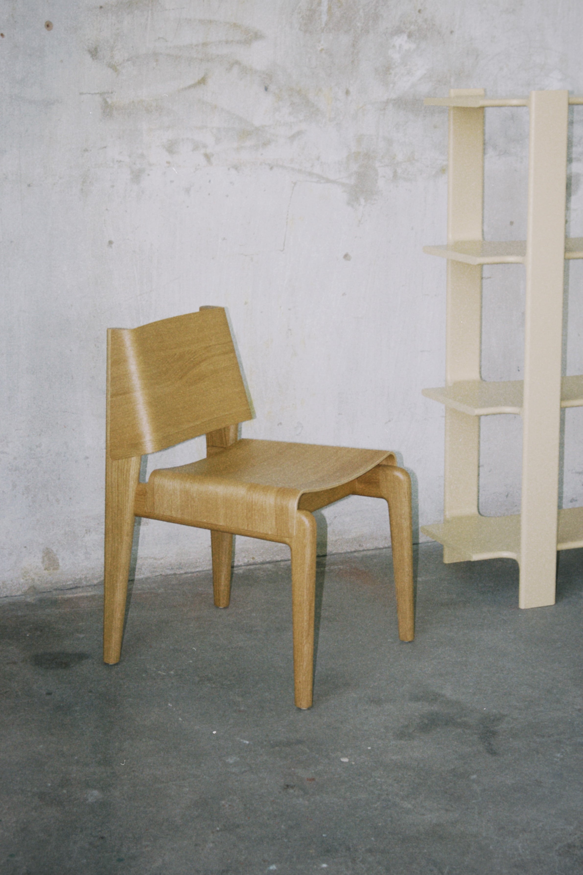 UNDIA Chair in Oak Wood