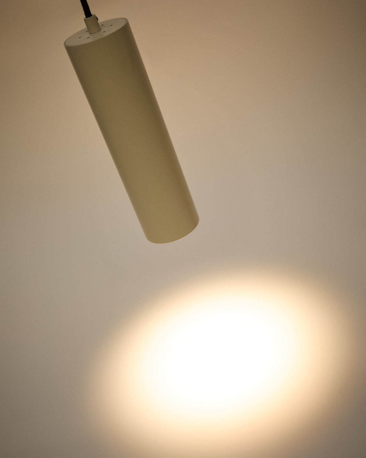 Lampa sufitowa ANDIA beżowy aluminium – ujęcie 3