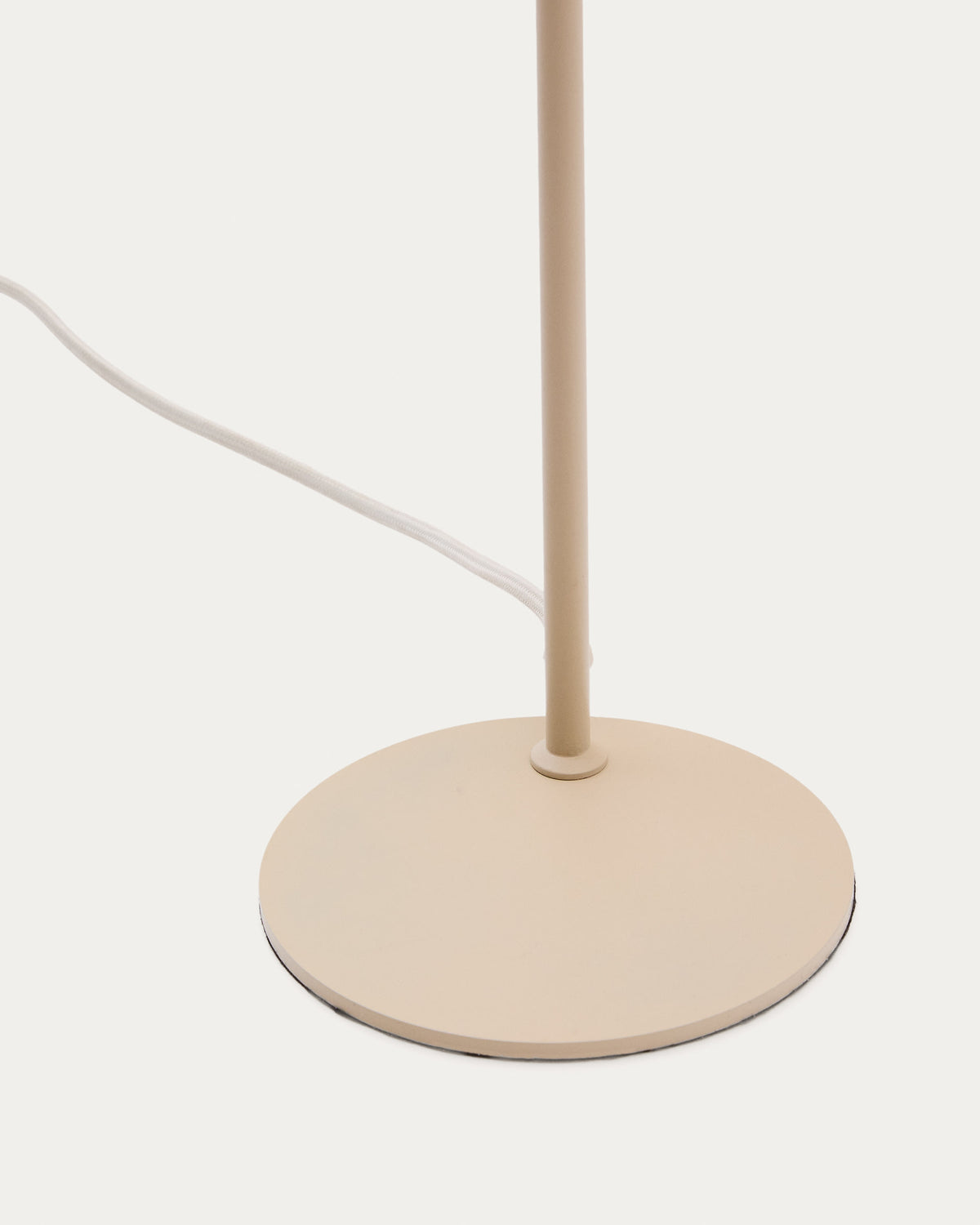 Lampa biurkowa MANIE beżowy teksturowany metal – ujęcie 6