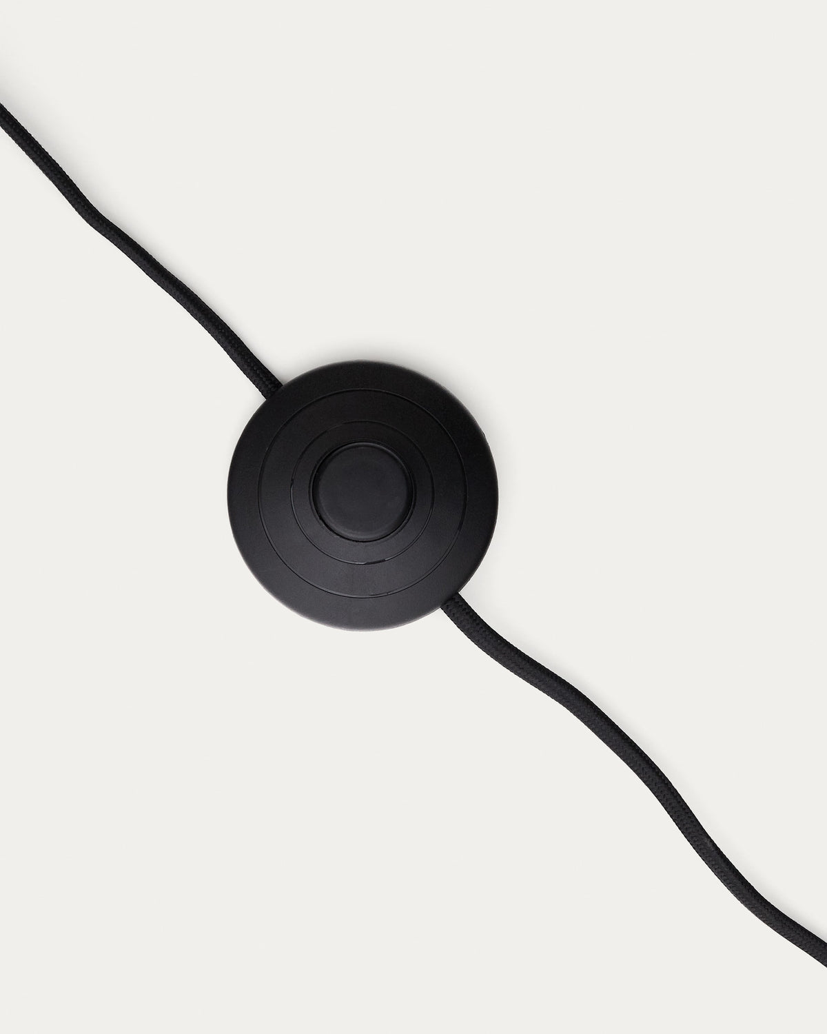 Lampa podłogowa MANIE czarny metal z efektem żeliwa – ujęcie 6