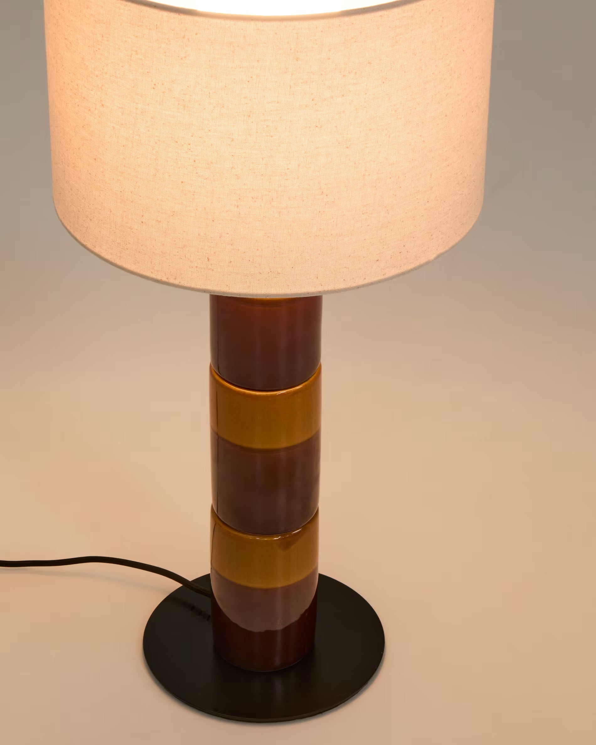 Tischlampe MAVRAN braun mit senfgelber Farbe
