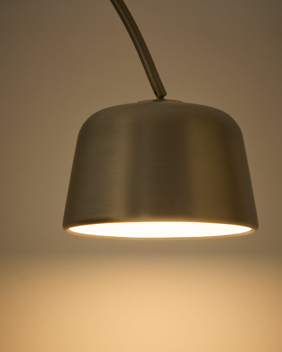 Lampa podłogowa ARNOLIA szczotkowana stal i czarny marmur – ujęcie 3