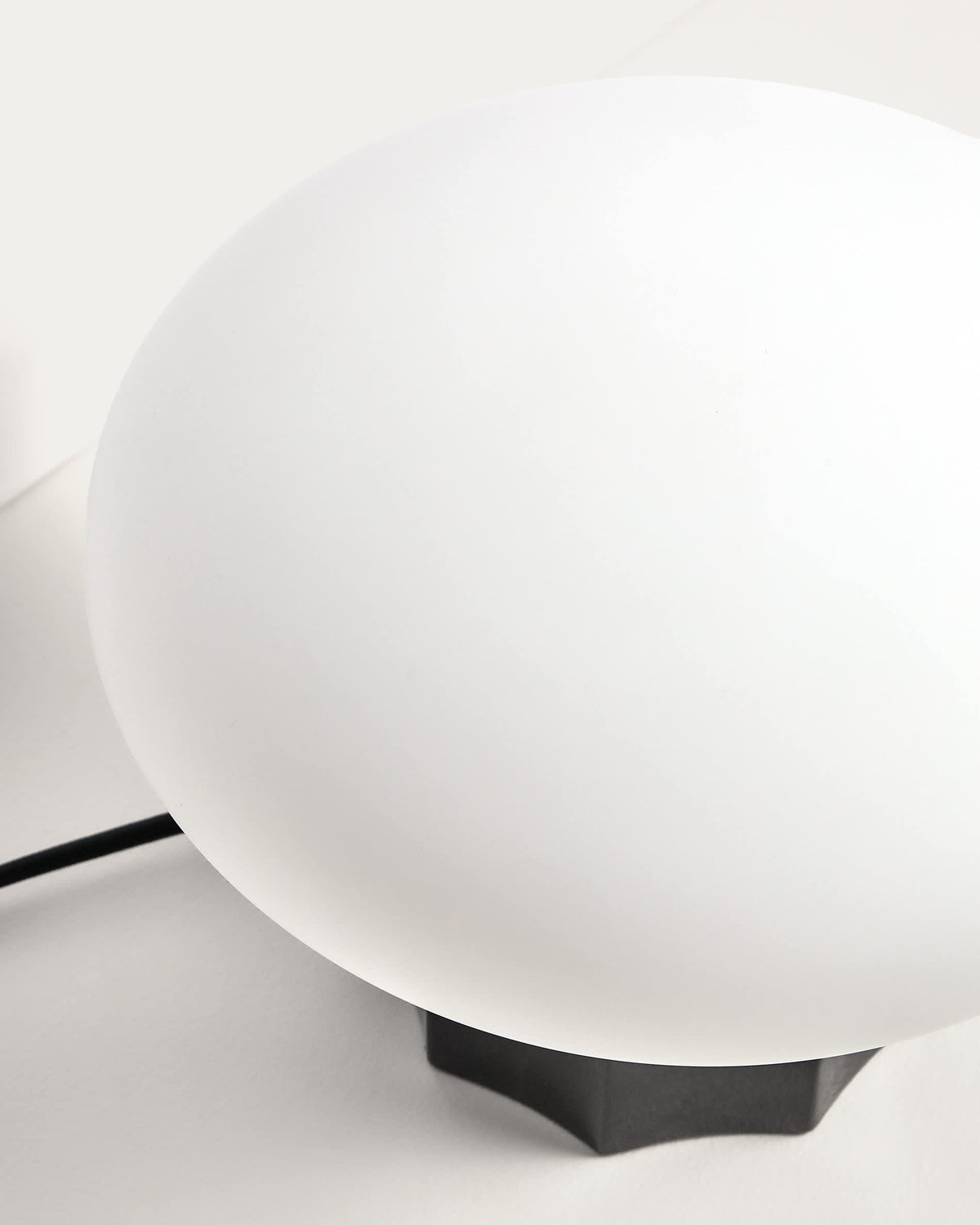 Lampa stołowa IDELA czarny marmur i przydymione szkło – ujęcie 14