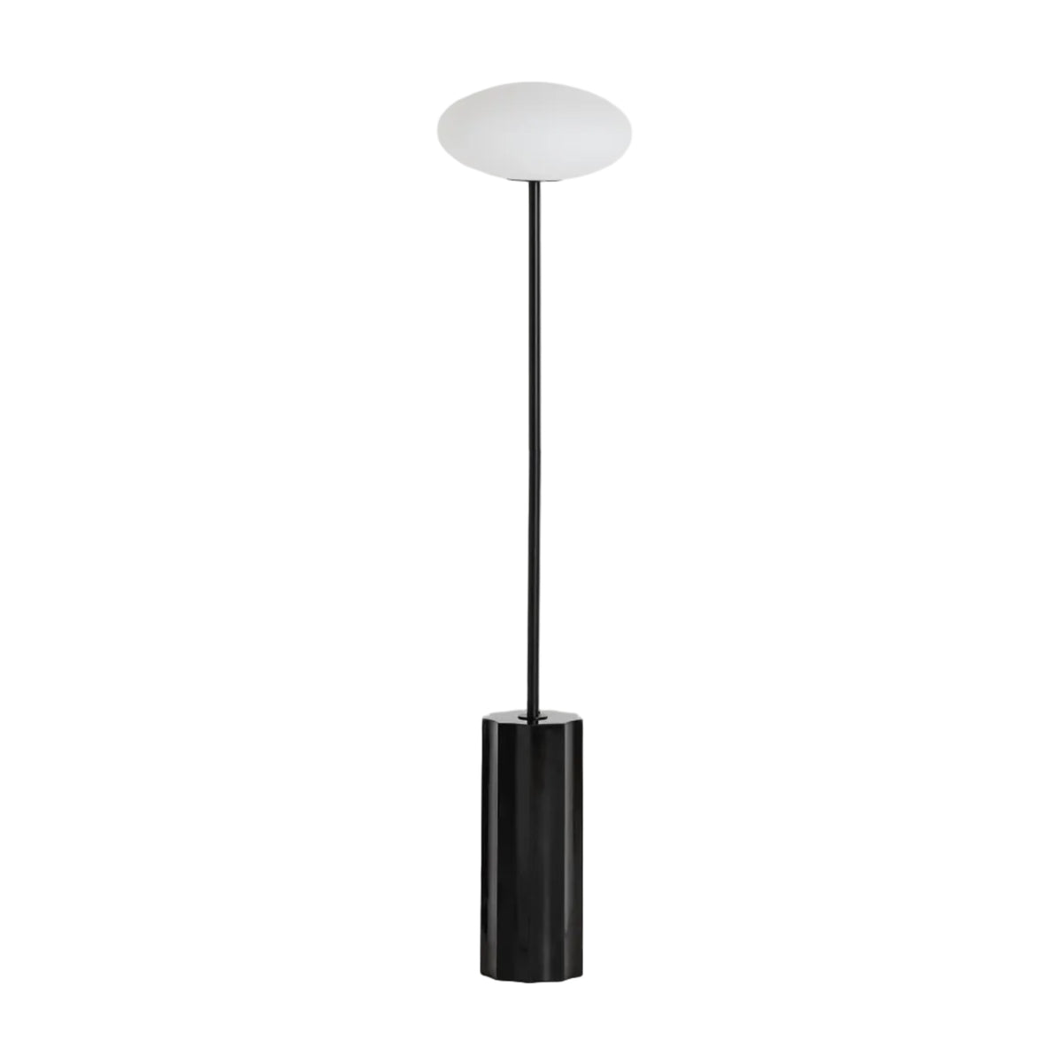 Lampa podłogowa IDELA czarny marmur i przydymione szkło – Kave Home