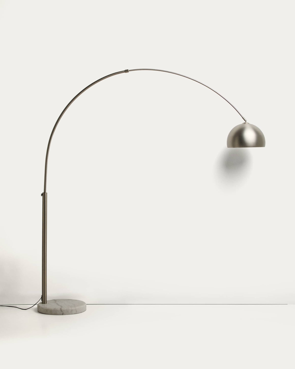 Lampa podłogowa MADALI srebrny szczotkowana stal i biały marmur – ujęcie 7