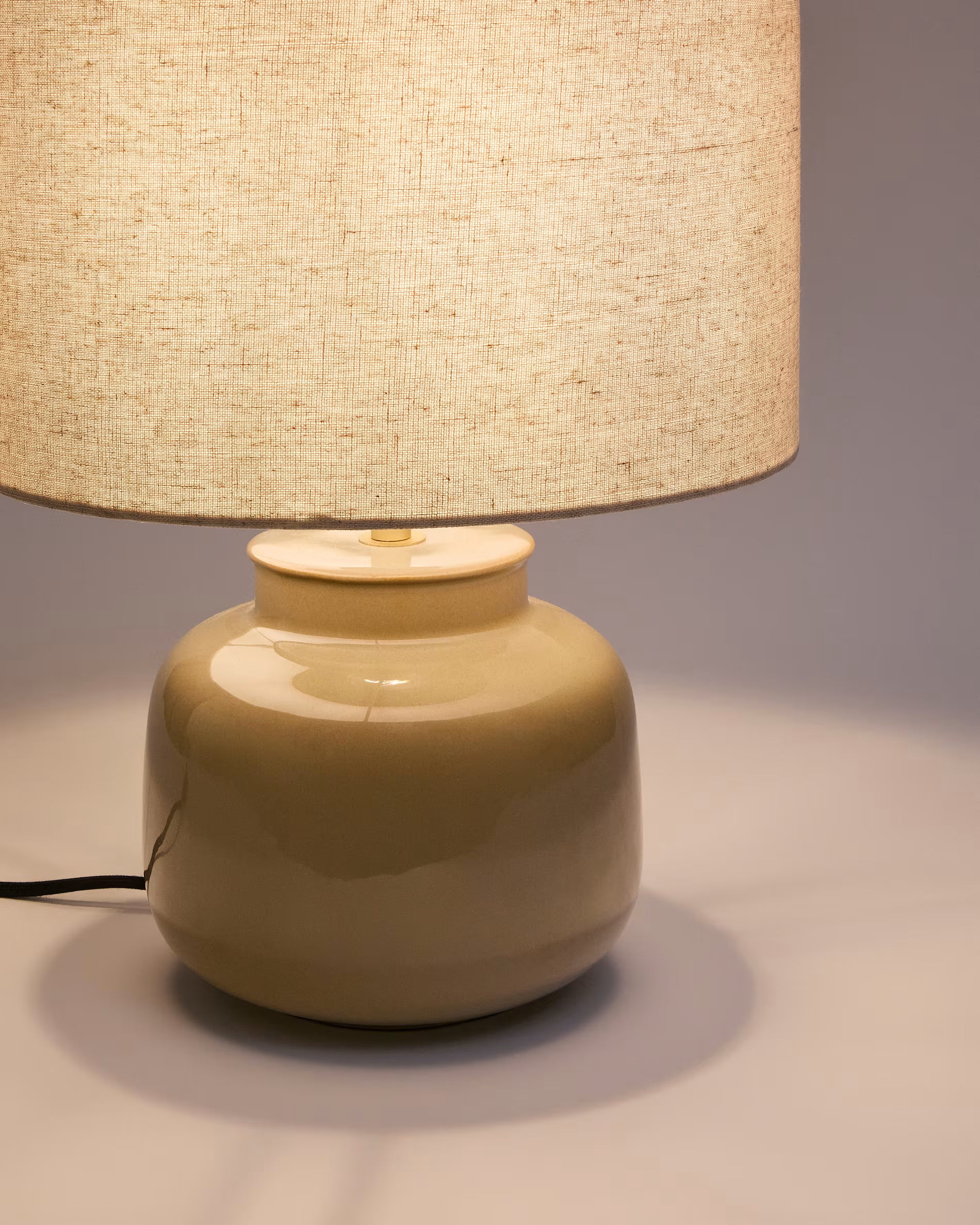 Table lamp TAY beige shade with green base