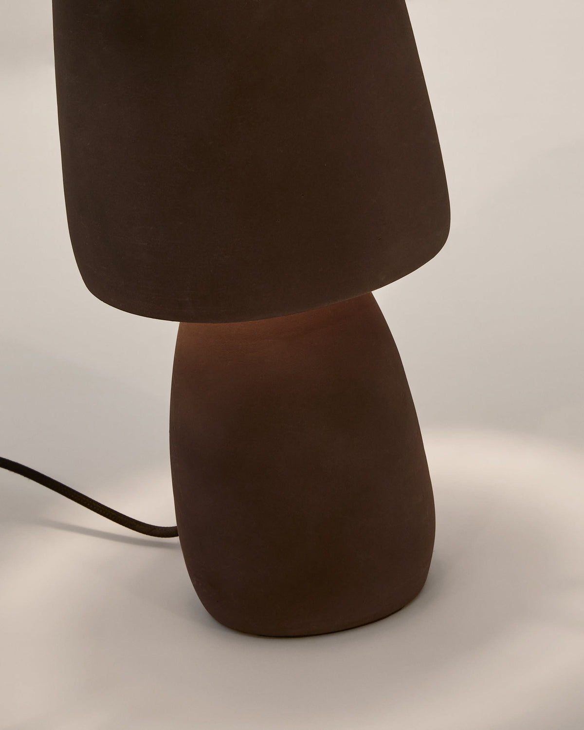 Lampa stołowa TANDY brązowa terakota – ujęcie 3