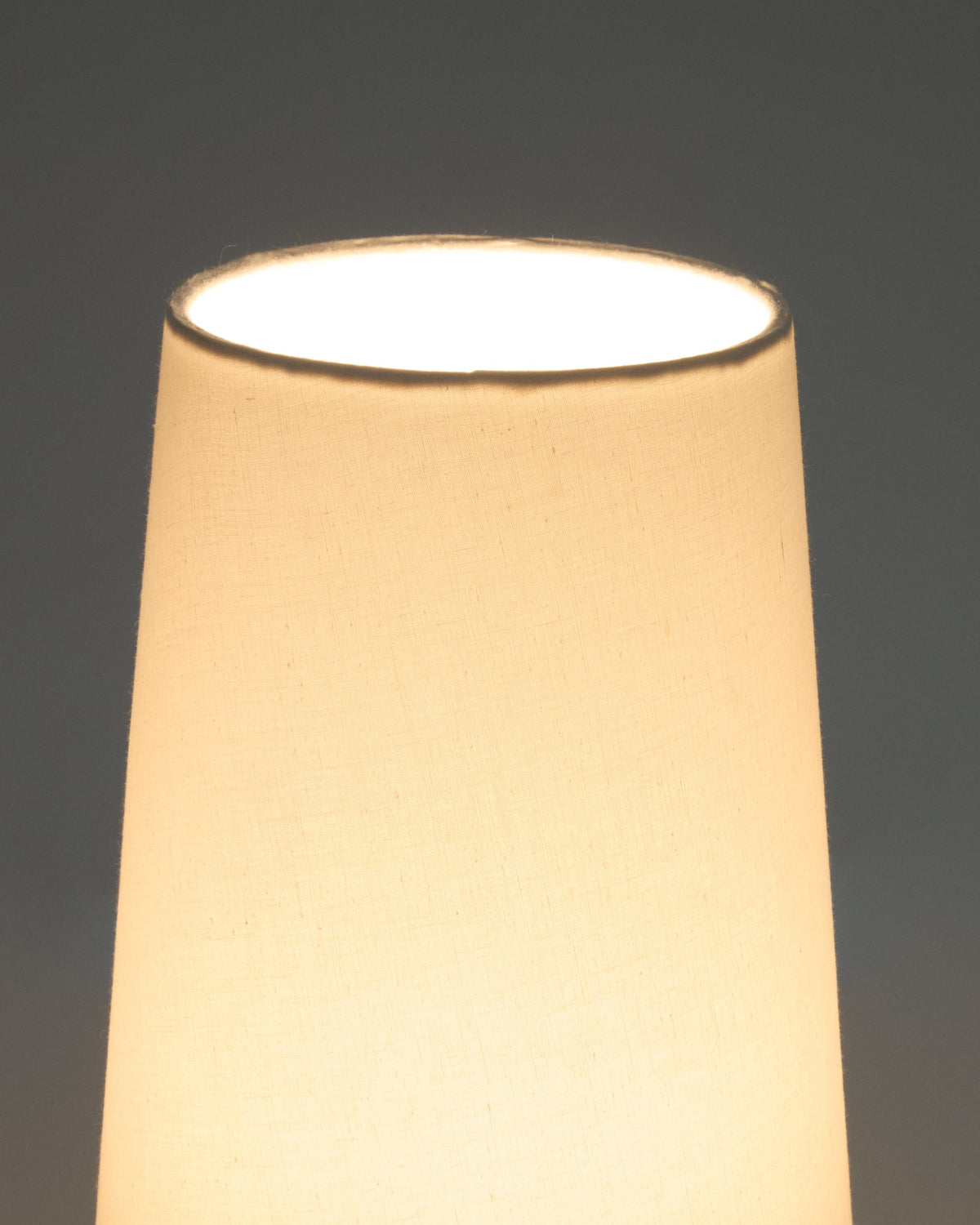 Lampa stołowa AMIRE ciemne drewno mango – ujęcie 5