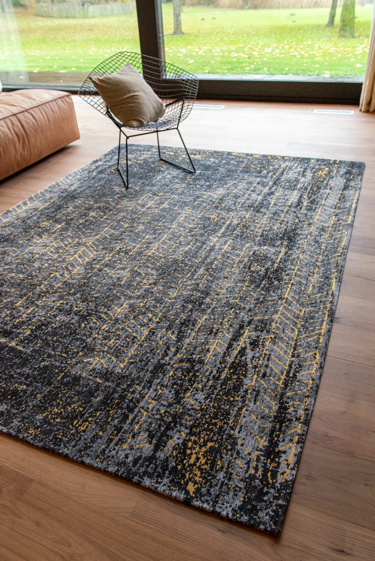 Jacobs Ladder Broadway rug Black and Gold Glitter