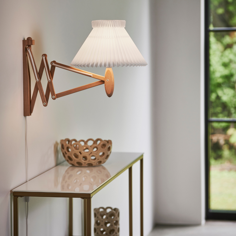 Wall lamp MODEL 224 6/17 SAX white with light oak base