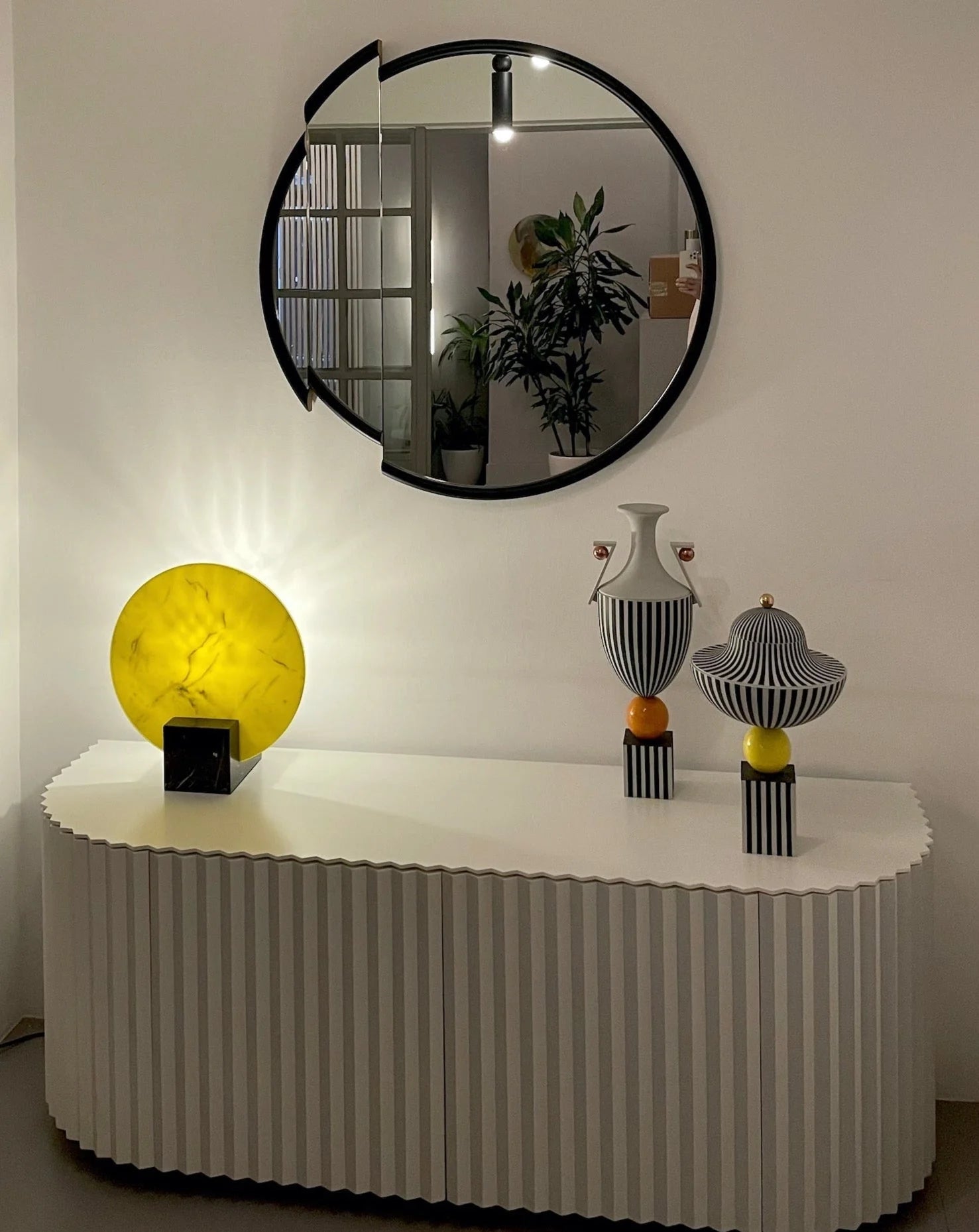 ACID MARBLE table lamp in acid yellow with a black marble base.