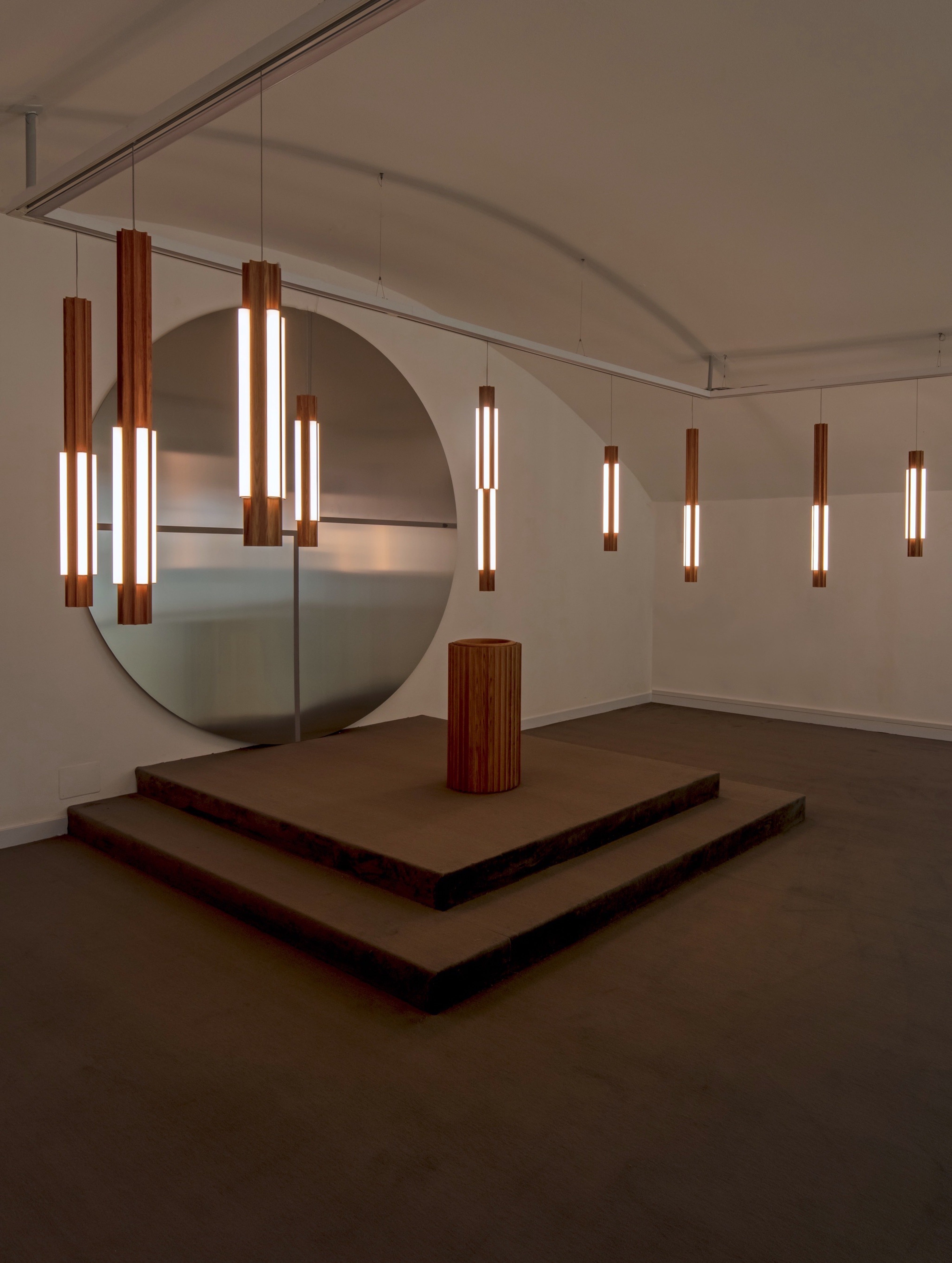 ALTAR pendant lamp in oak wood with a brass finish