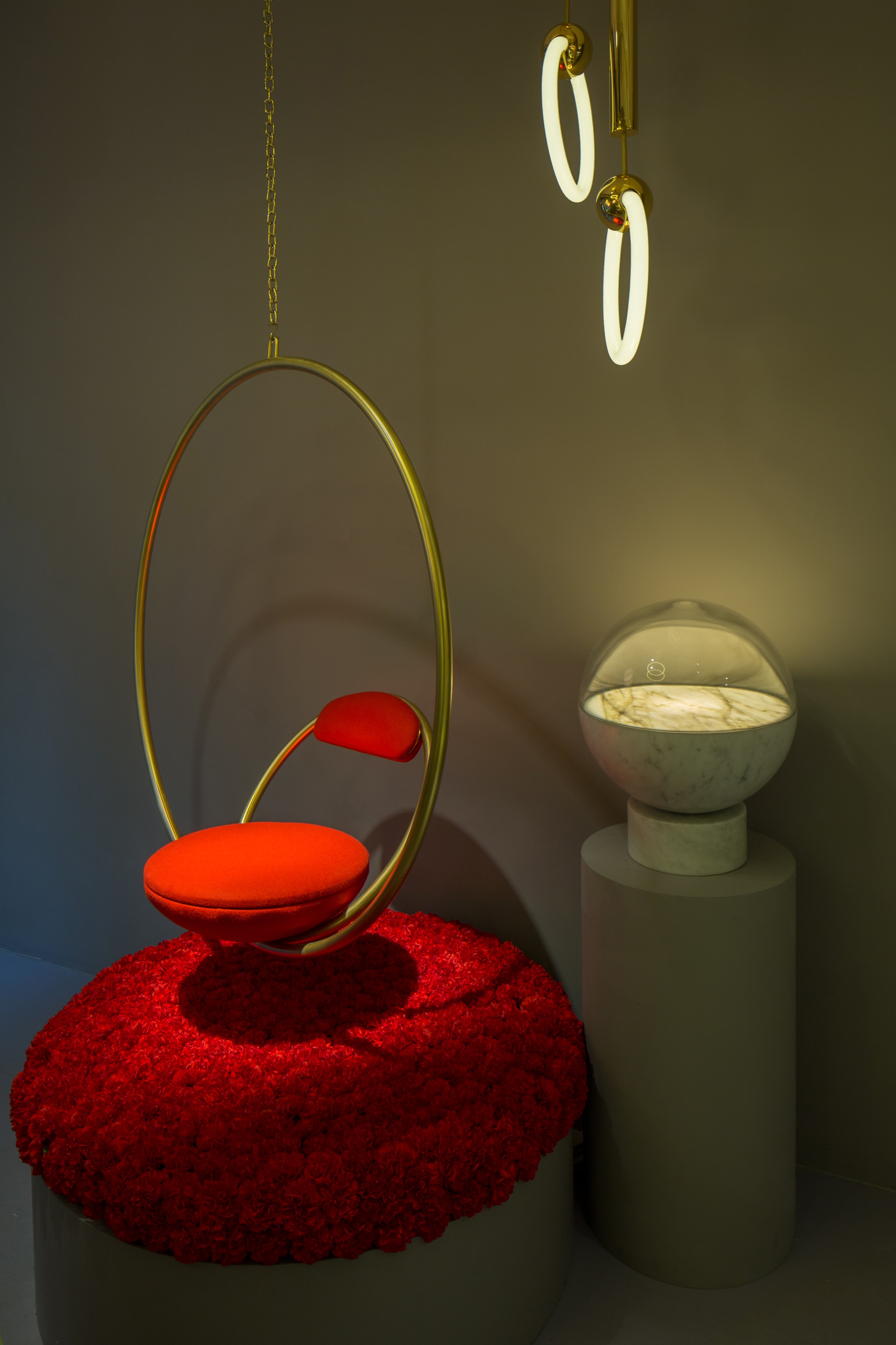 Lampa wisząca RING opalowy klosz z mosiężnym wykończeniem