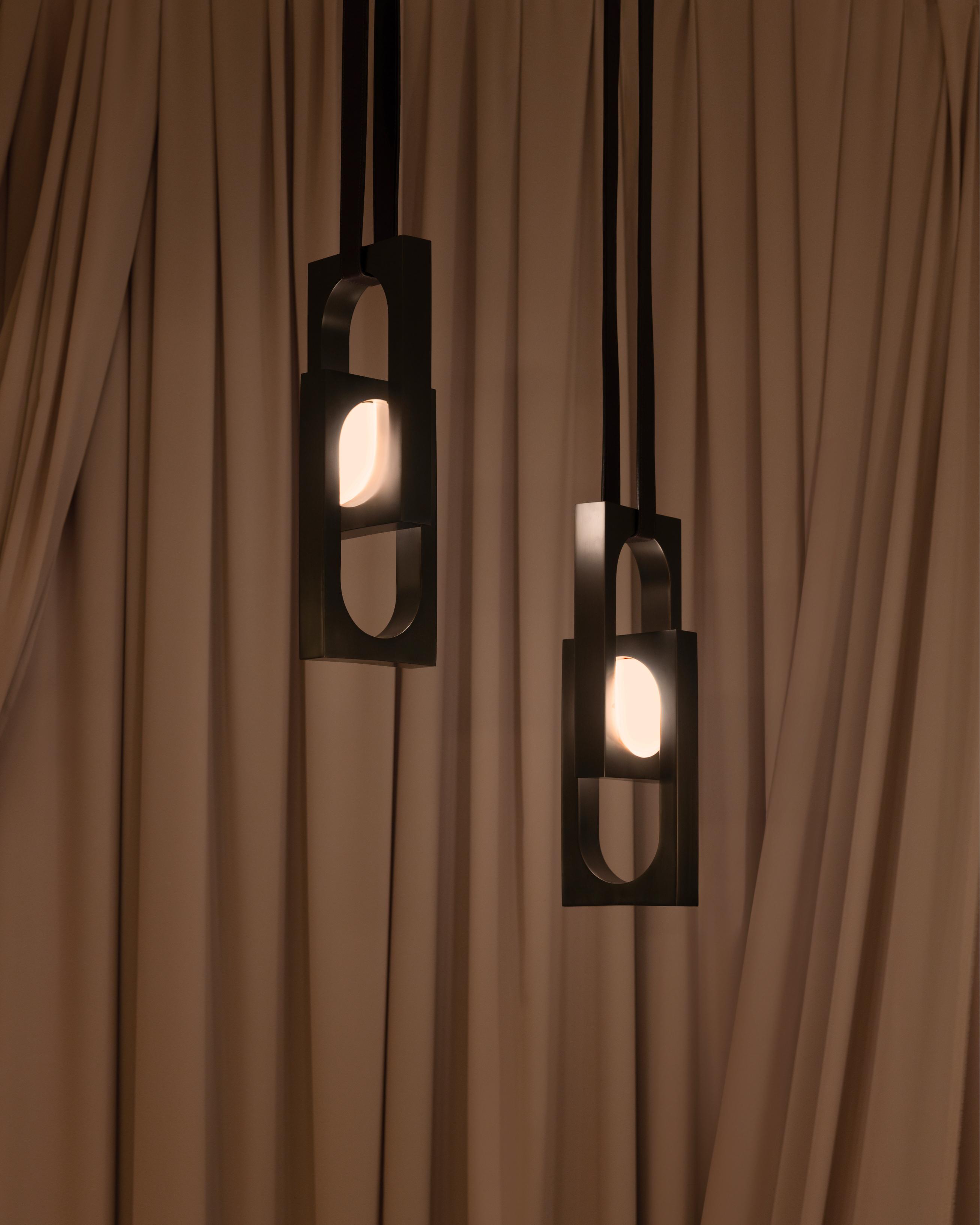 Lampa wisząca MYTHOS DUO opalowy klosz z mosiądzem
