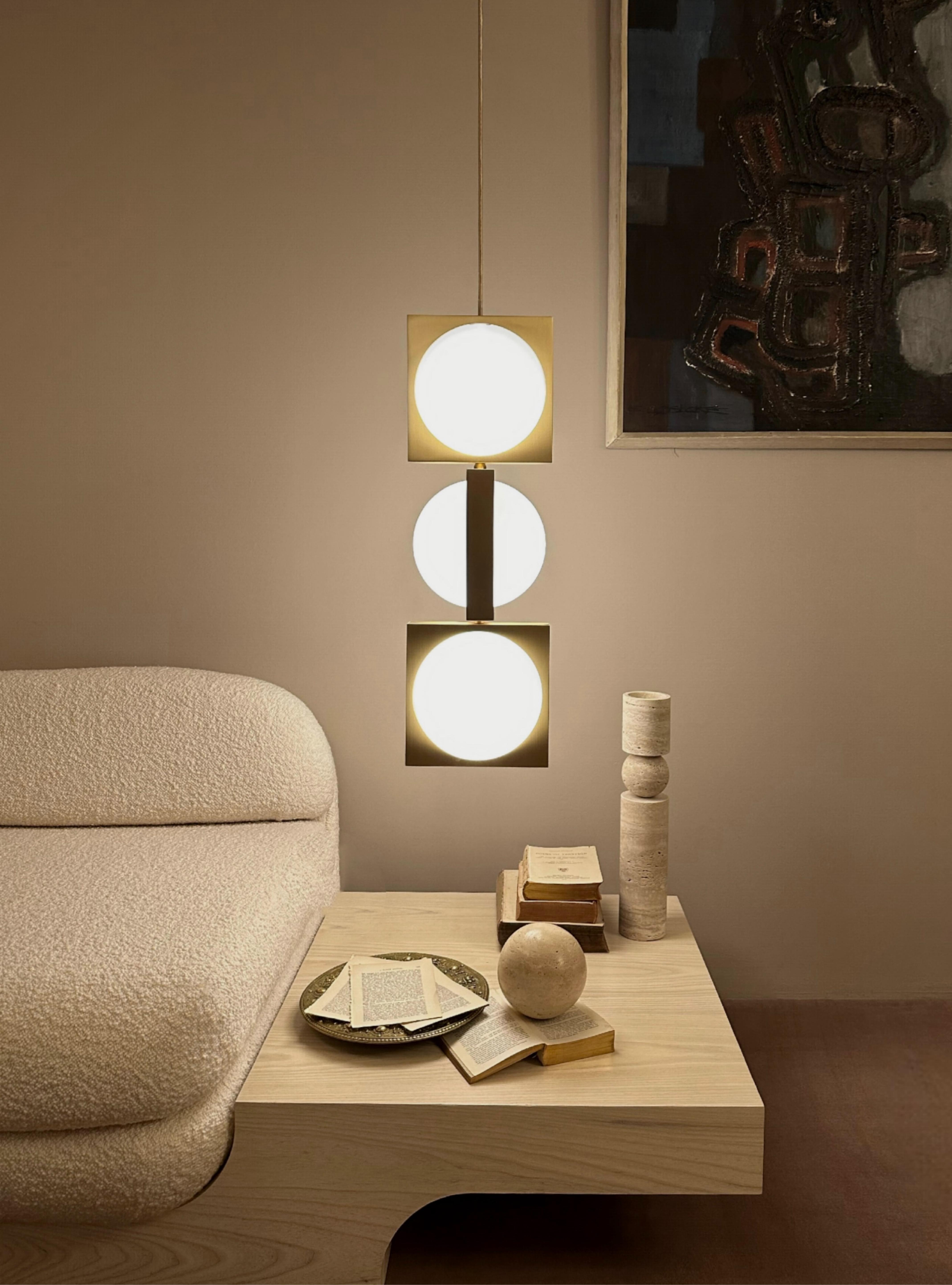 Lampa wisząca SOLSTICE TRIO opalowy klosz z mosiądzem