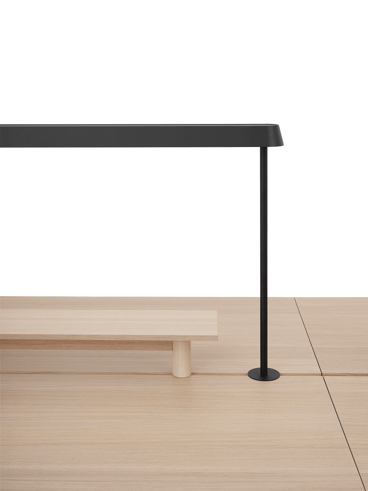 LINEAR SYSTEM HIGH Office Desk in Oak Veneer