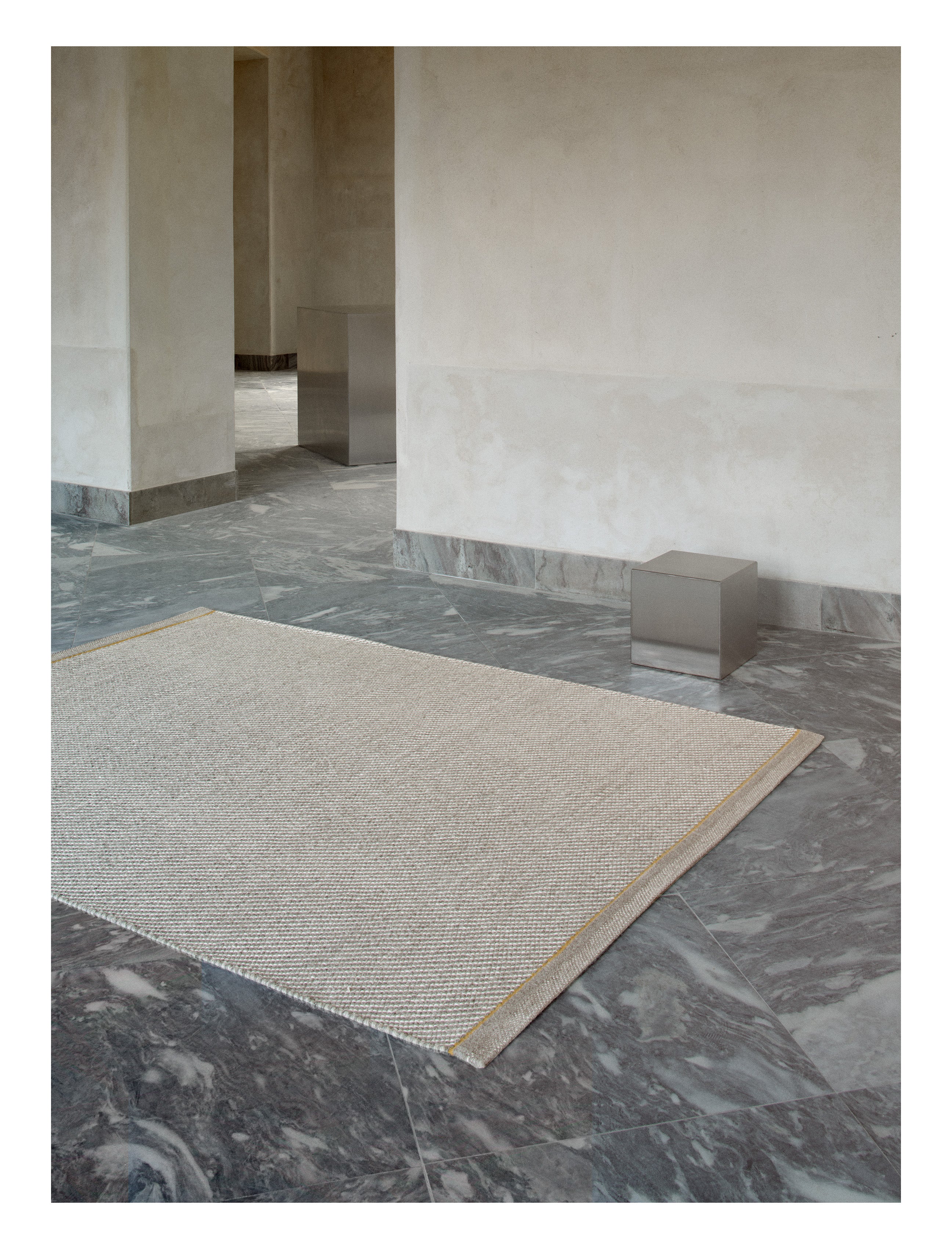DAWN LIGHT rug gray with mustard stripe