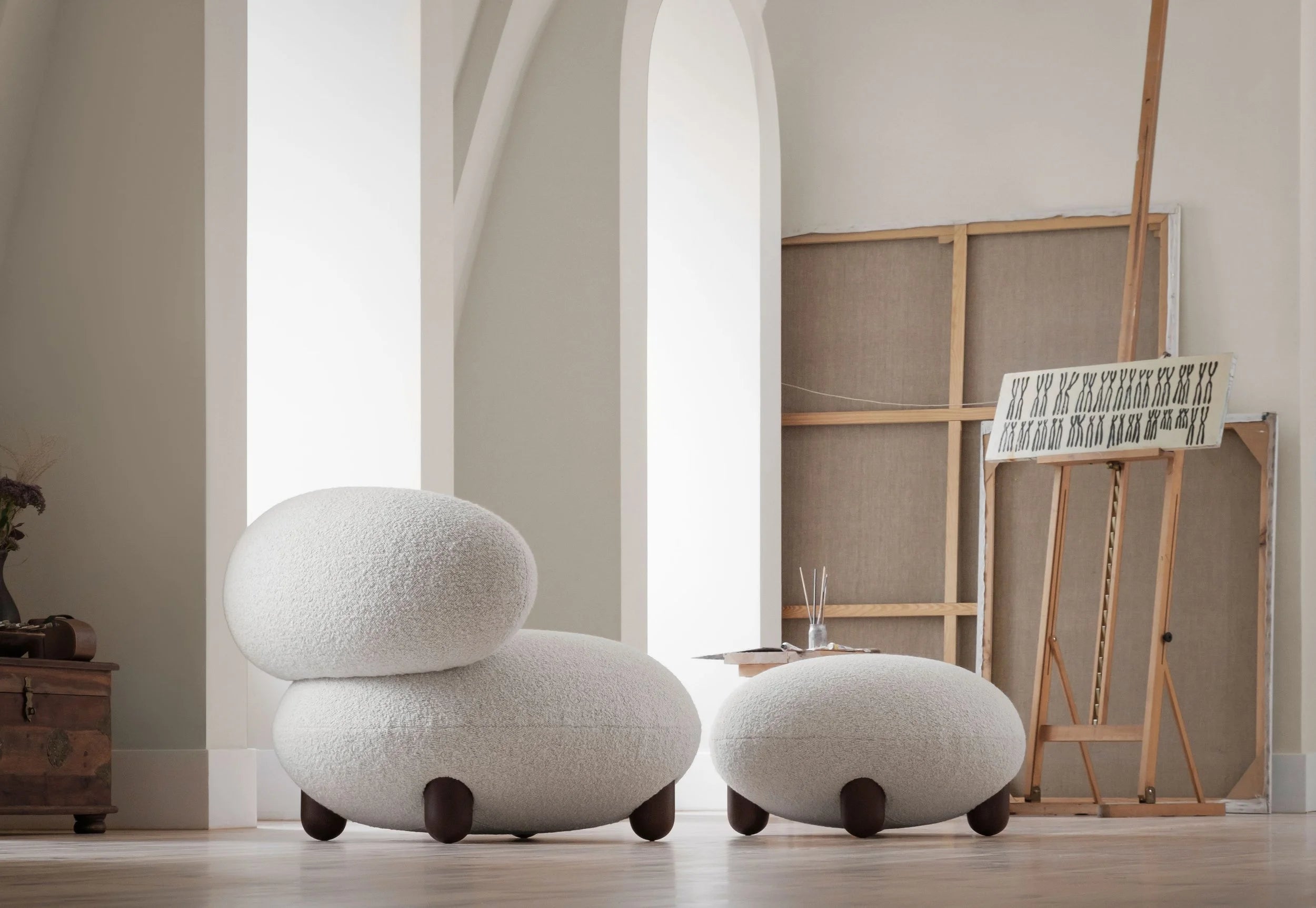 Upholstered pouf with wooden base