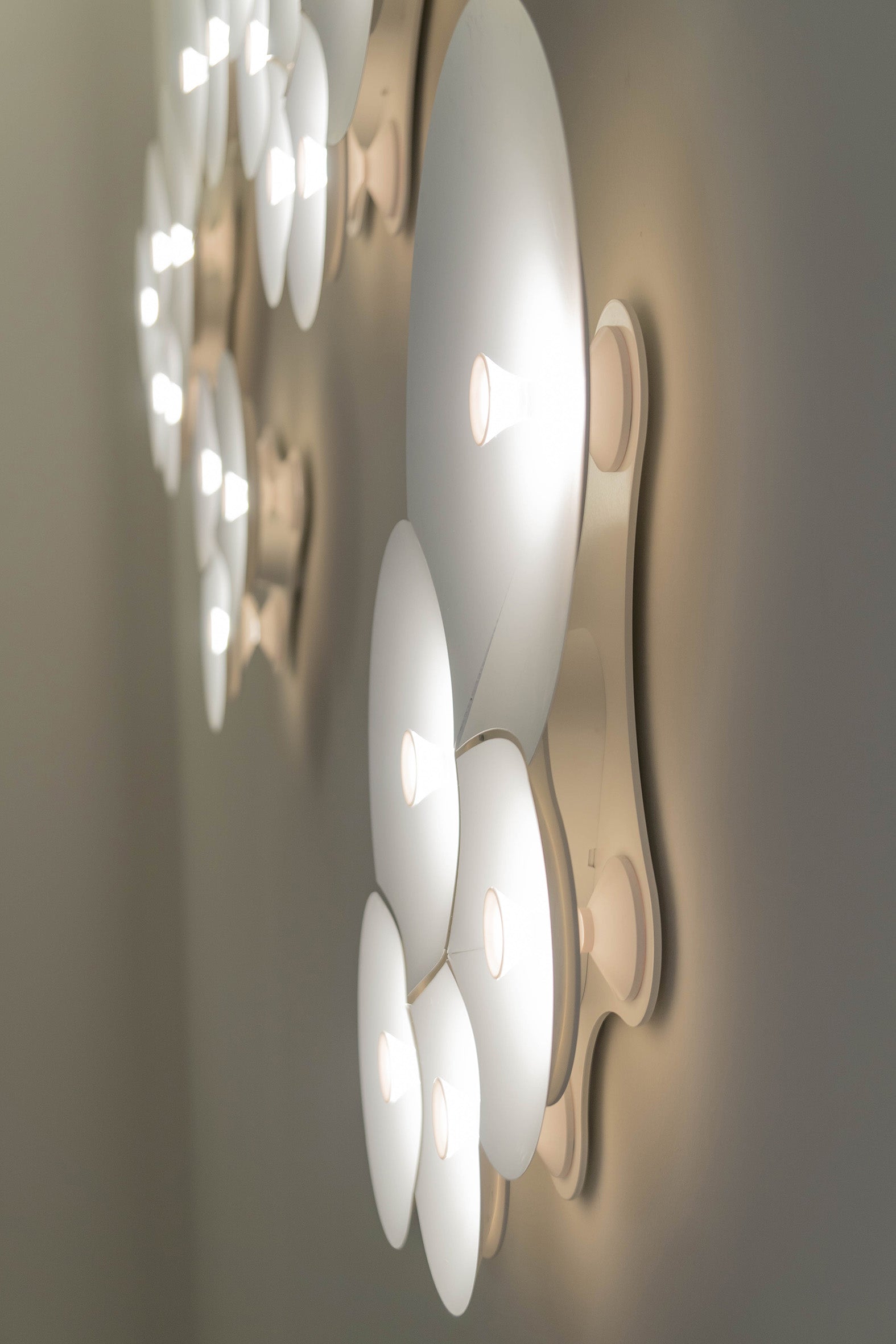 Bulbullia white wall lamp