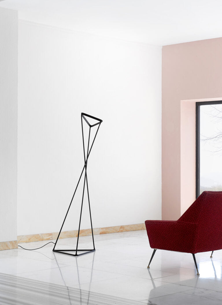 Black tango floor lamp