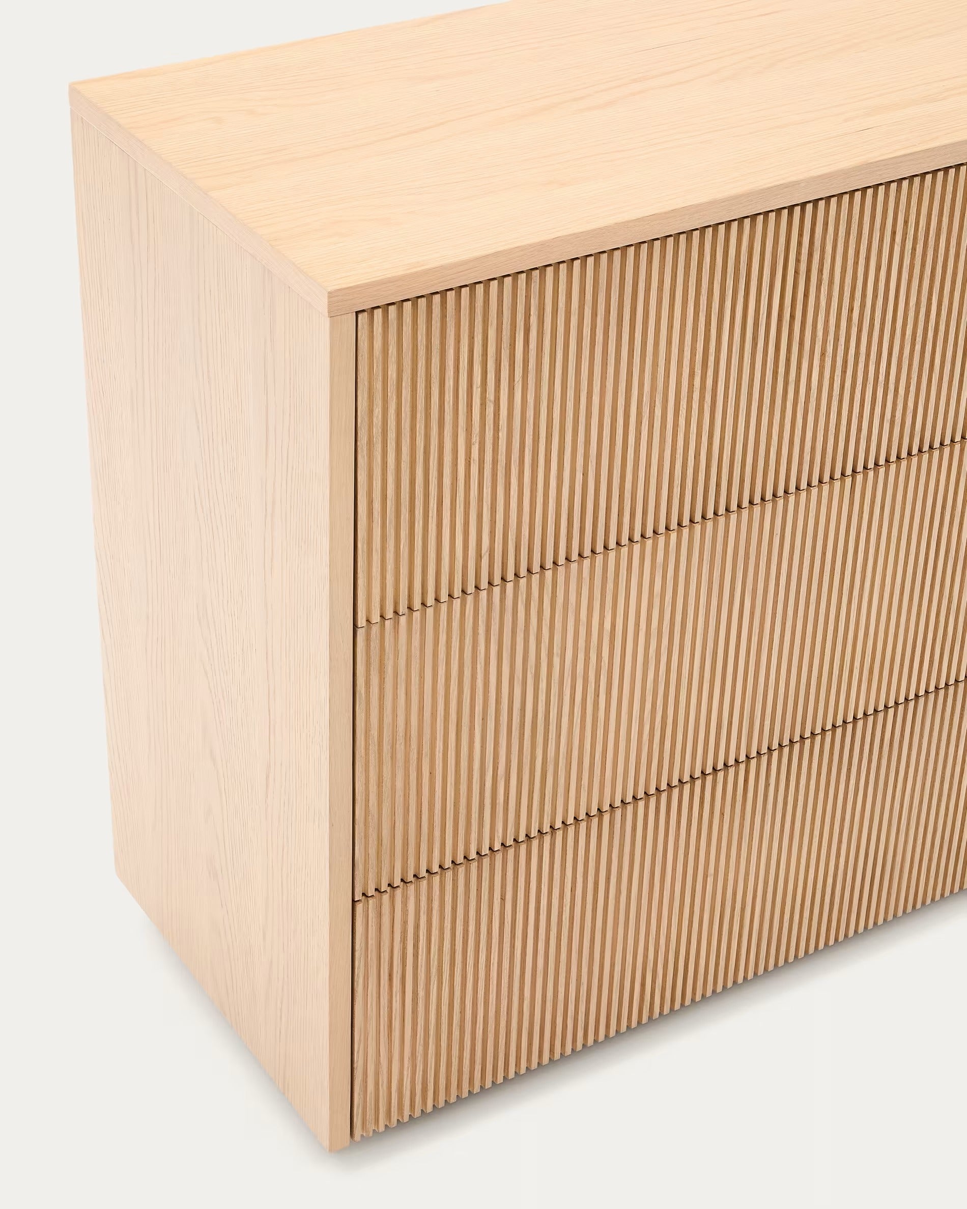 HELVINE Oak Veneer Chest of Drawers