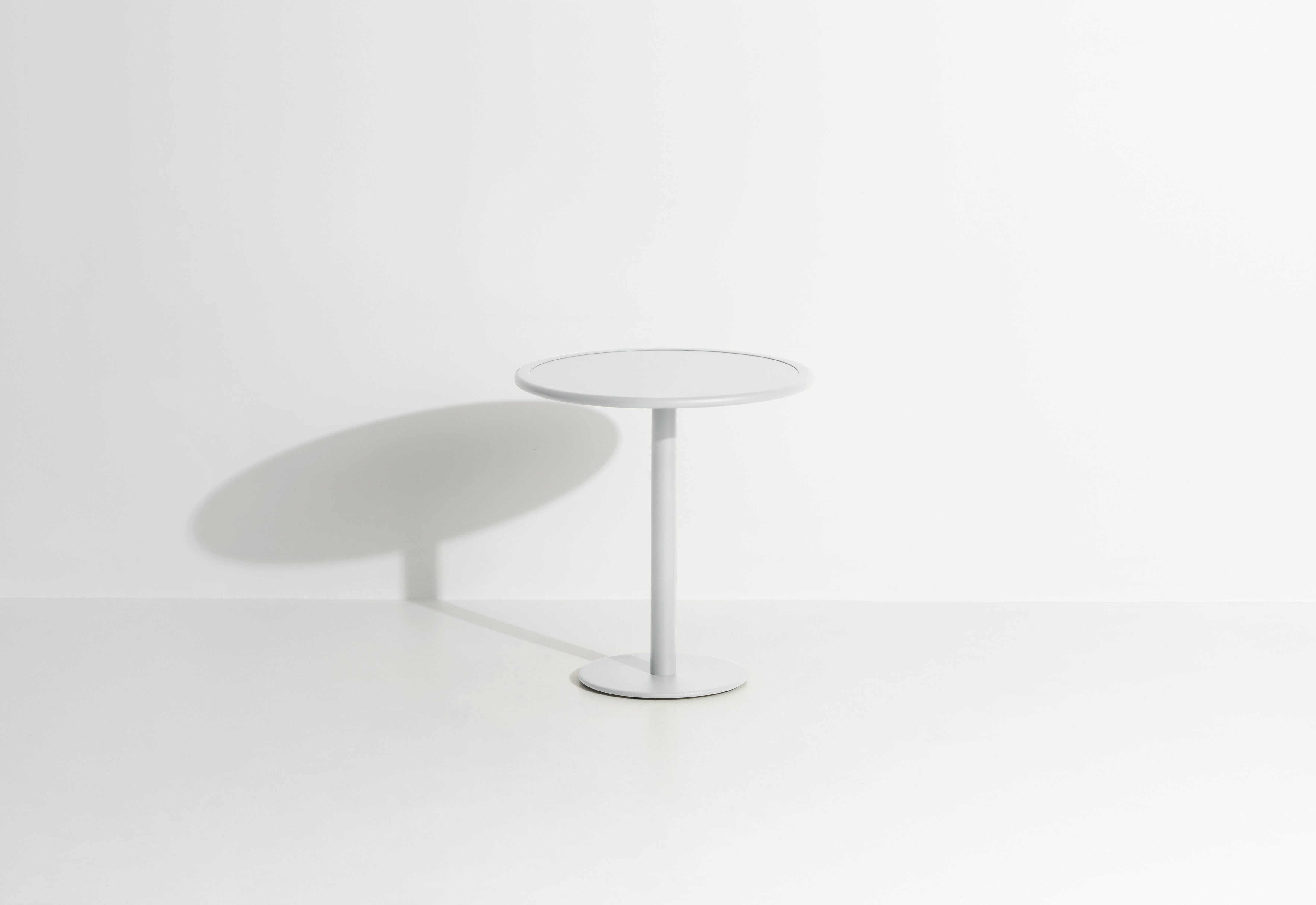 WEEK-END Round Garden Table in Pearl Grey