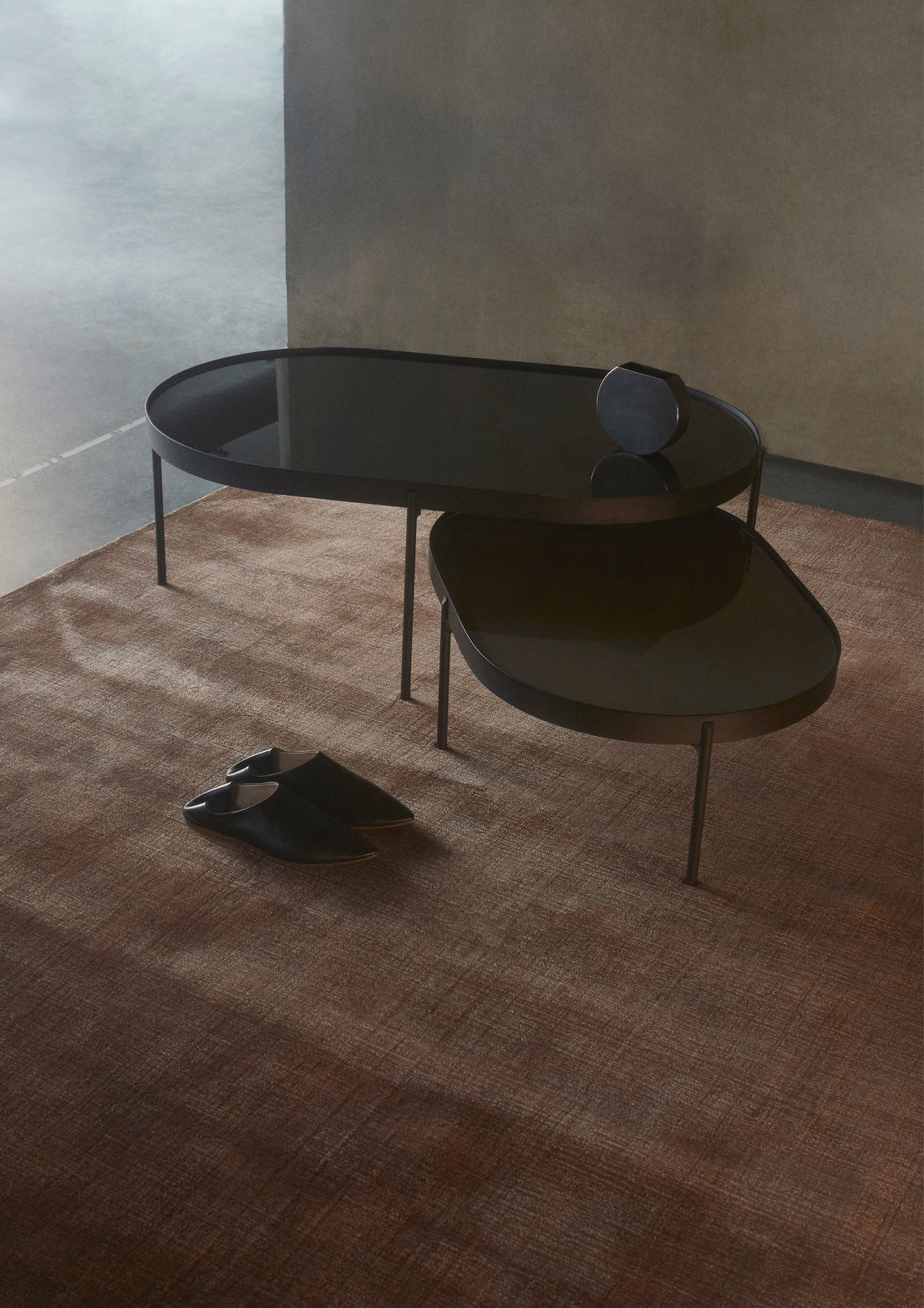 Couchtisch NONO beige Glas mit schwarzem Gestell