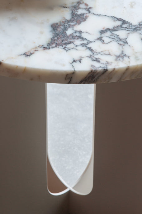 ANDROGYNE cream side table