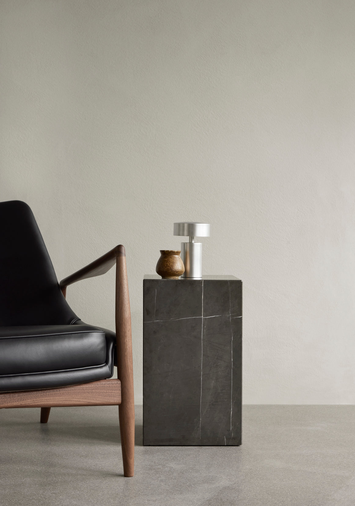 Sessel THE SEAL grau mit Eichenbasis [Julia]
