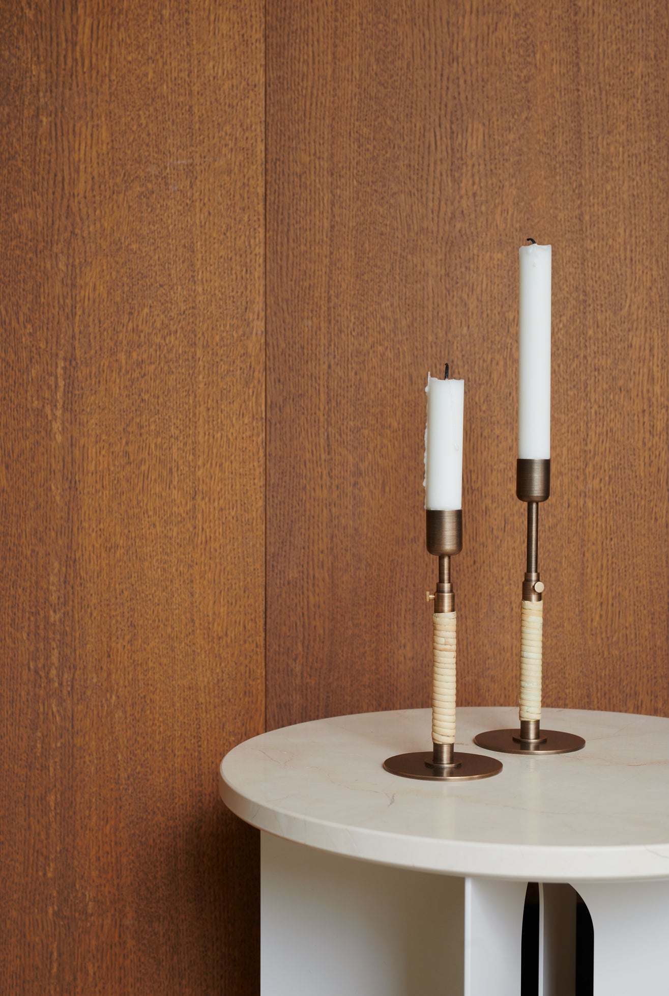 ANDROGYNE cream side table