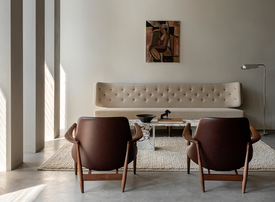 Sessel ELIZABETH beige mit Nussbaumfuß