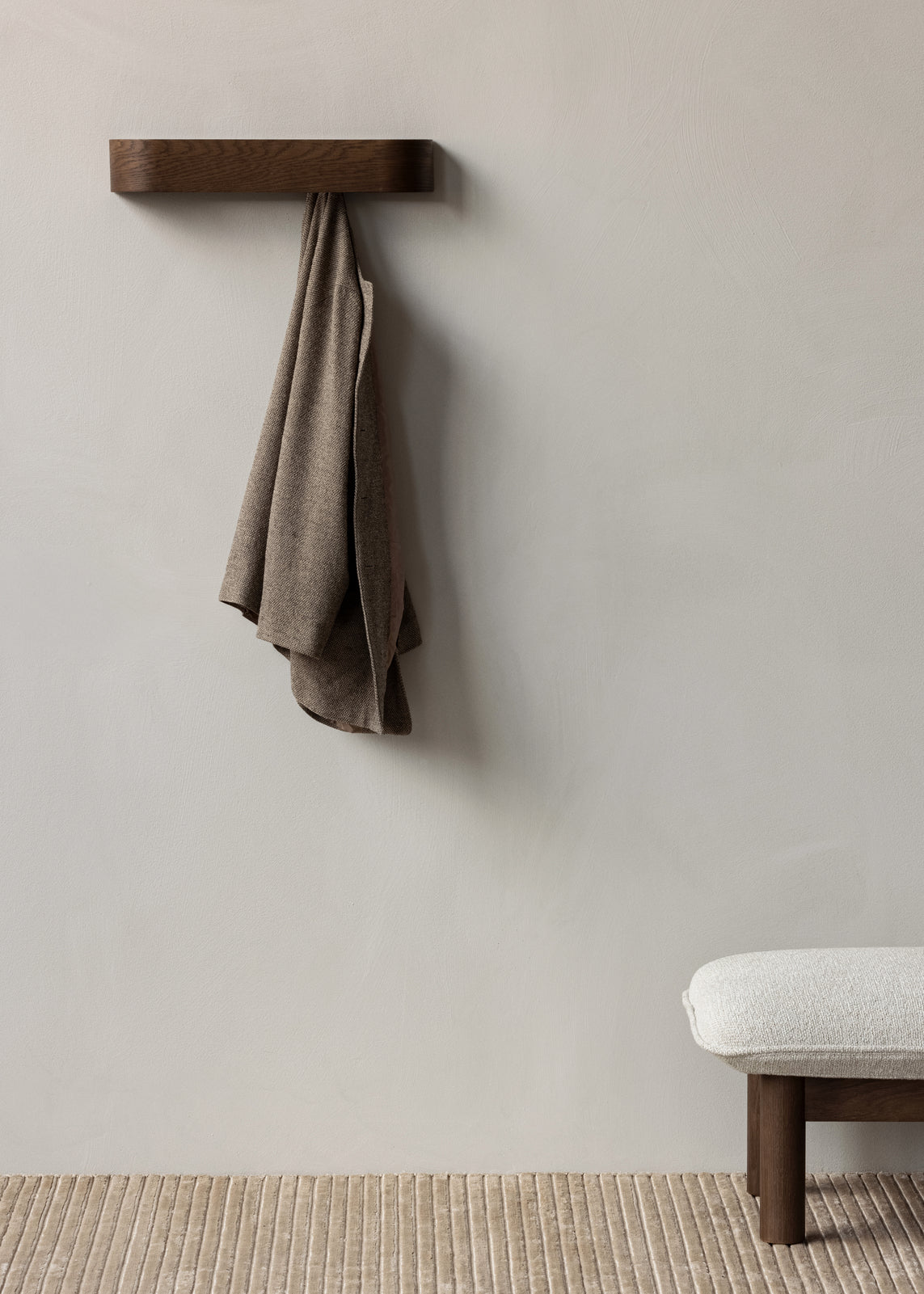 BRASILIA footstool sheepskin with dark oak base [Julia]