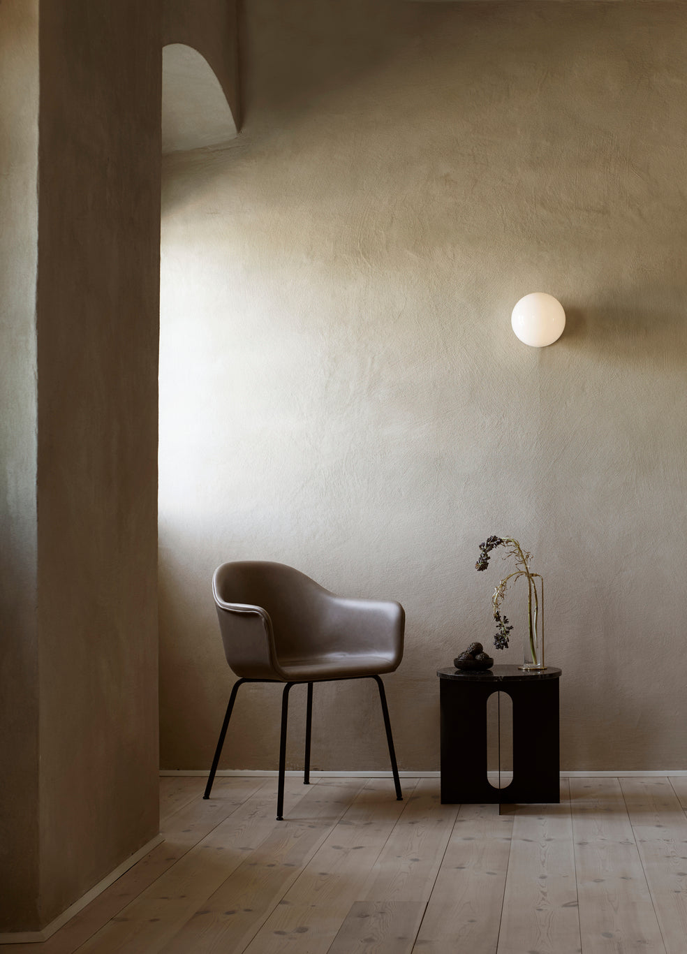 ANDROGYNE black side table