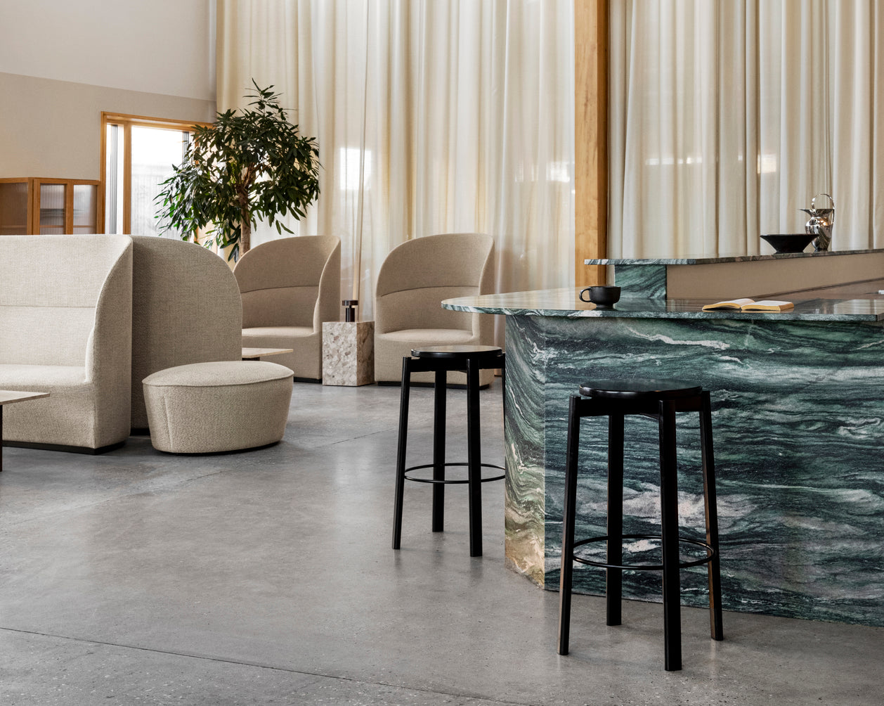 Fotel z wysokim oparciem TEAROOM brązowy