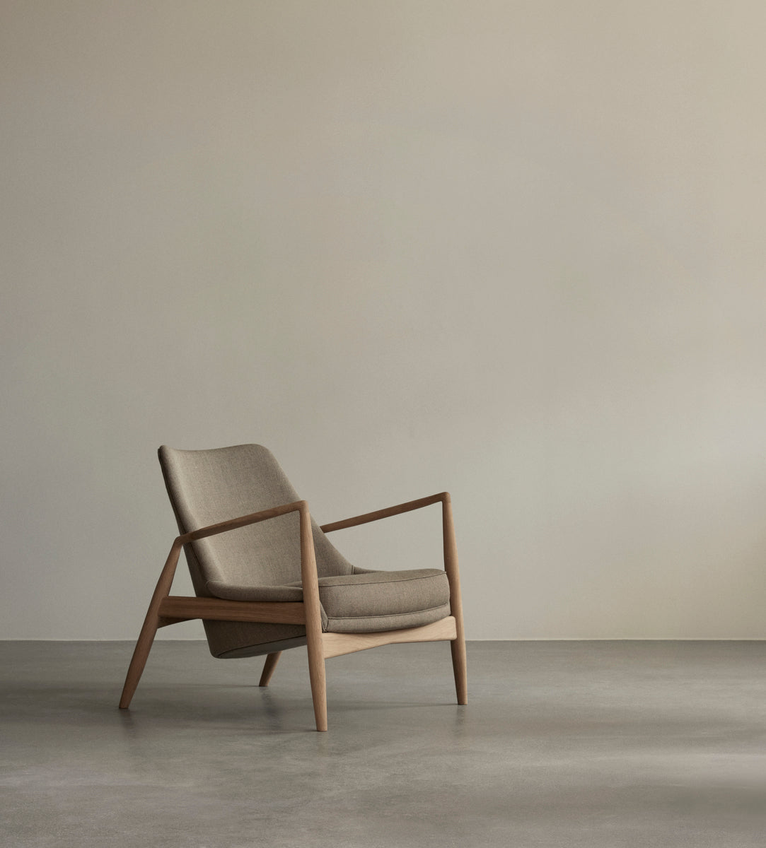 Sessel THE SEAL grau mit Eichenbasis [Julia]