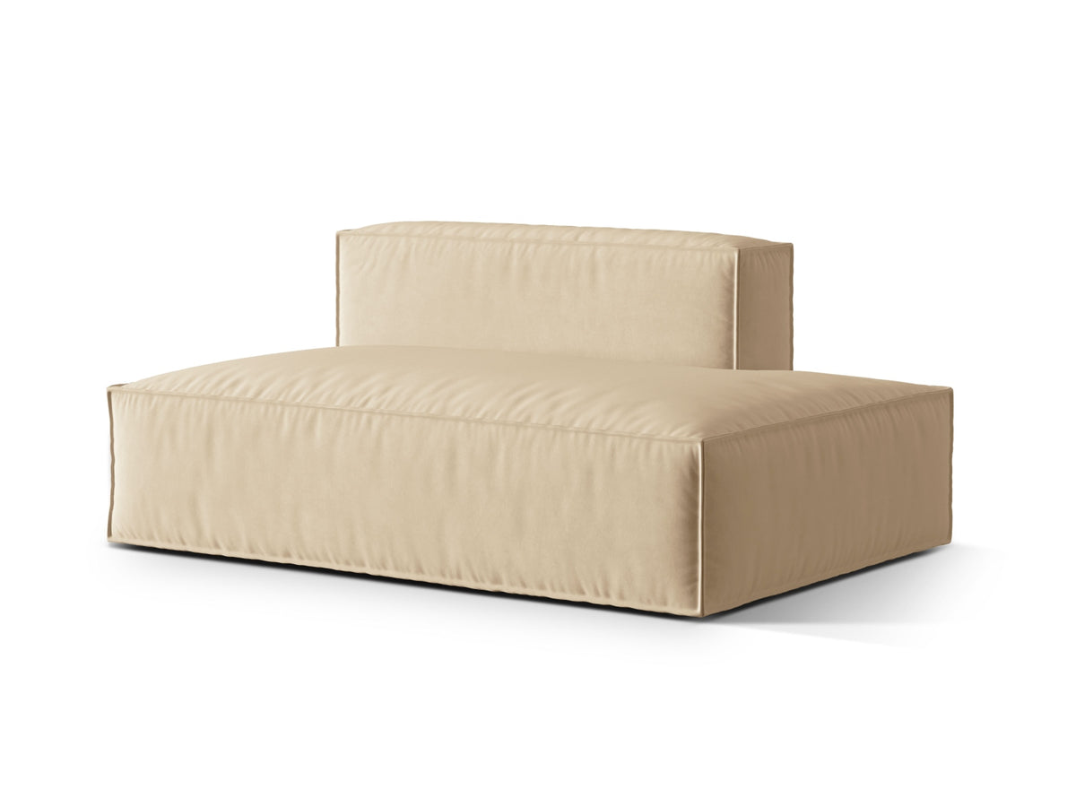 Sofa aksamitna 3-osobowa z otomaną prawostronną NURIA nude – ujęcie boczne