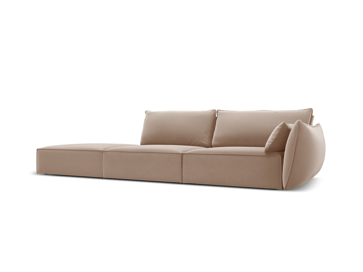 Sofa aksamitna z otomaną lewostronną 4-osobowa KAELLE beżowy – ujęcie boczne