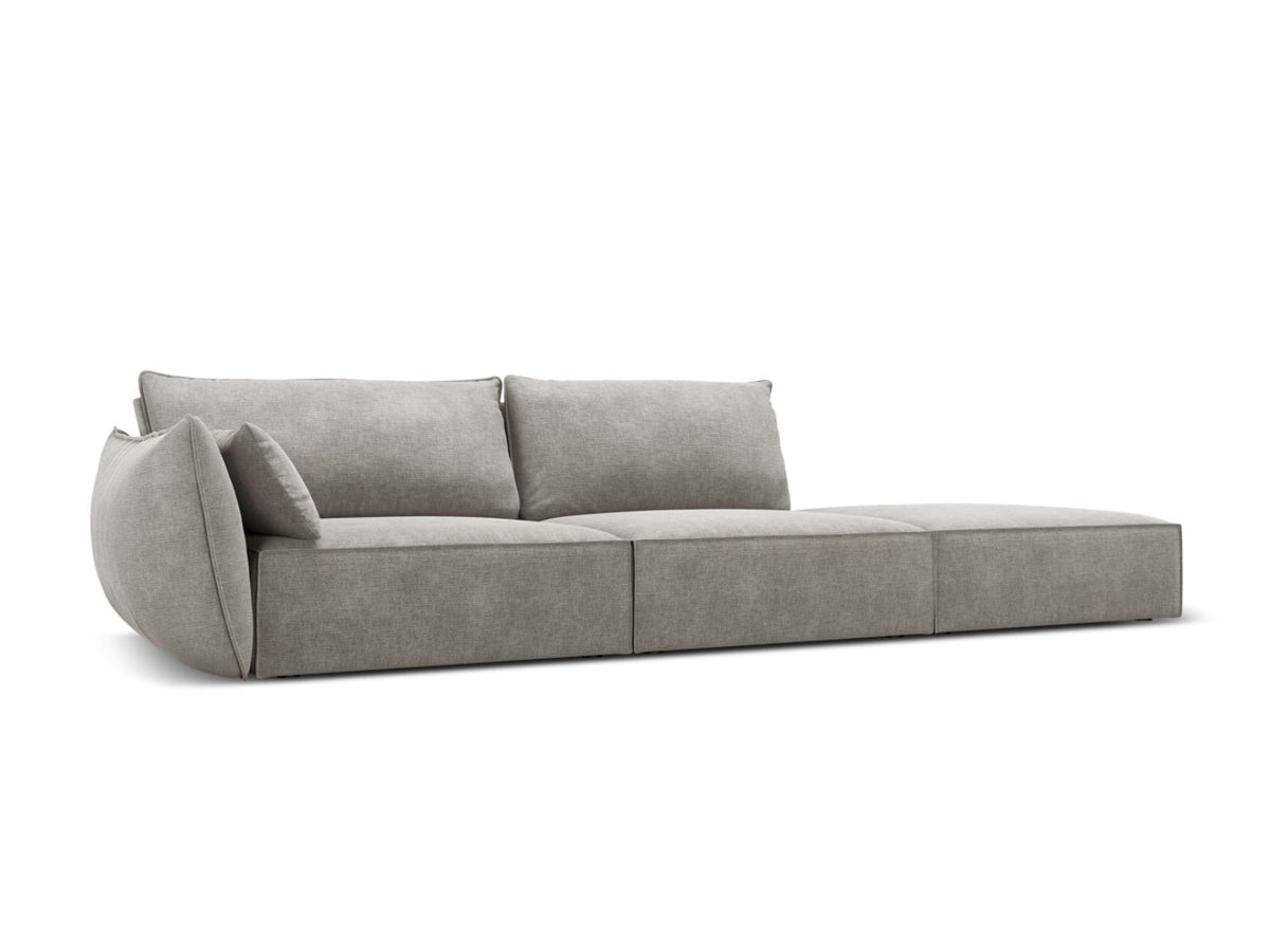 Sofa z otomaną prawostronną 4-osobowa KAELLE jasnoszary szenil Over The Horizon – ujęcie boczne
