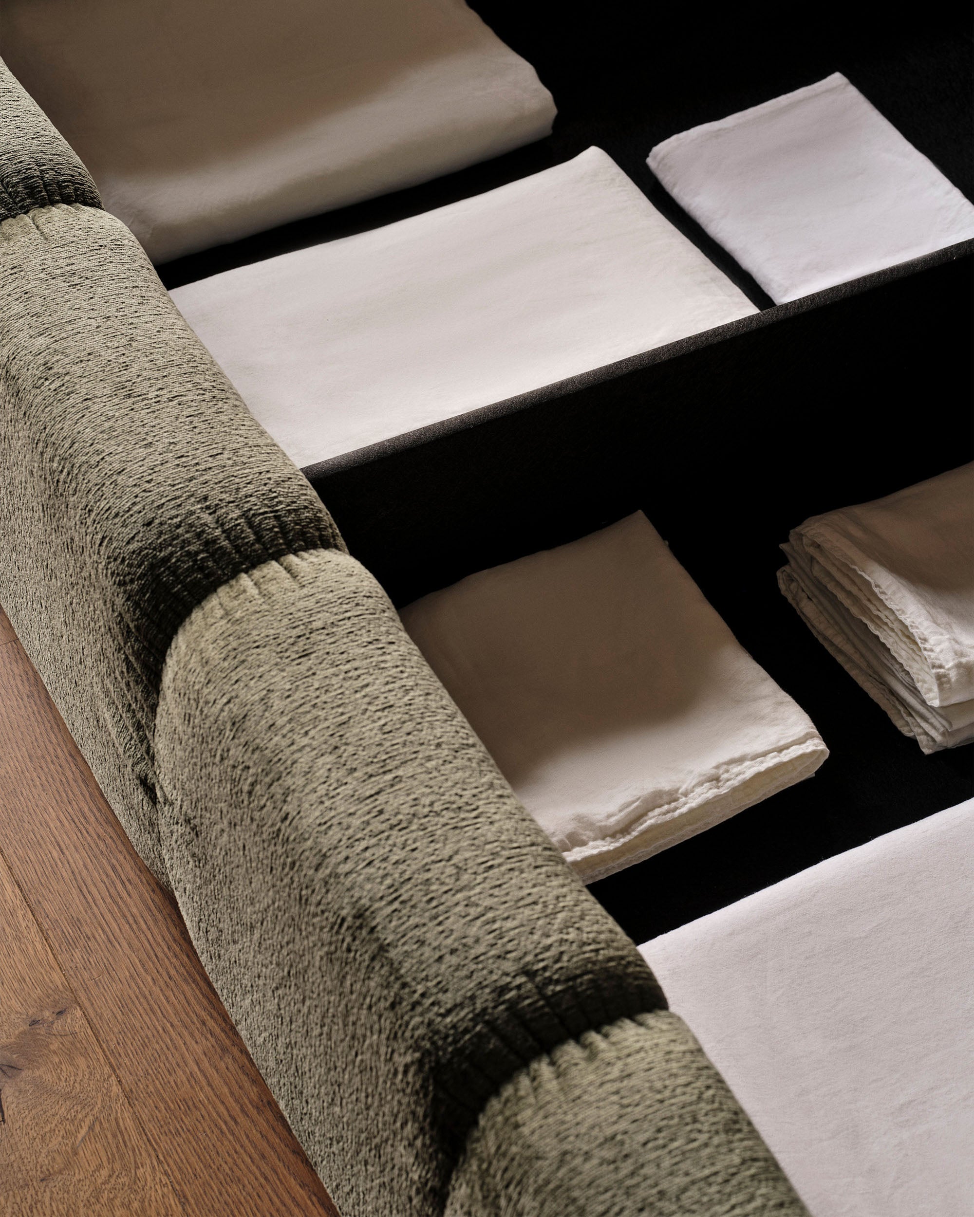 LUPINE light gray storage bed
